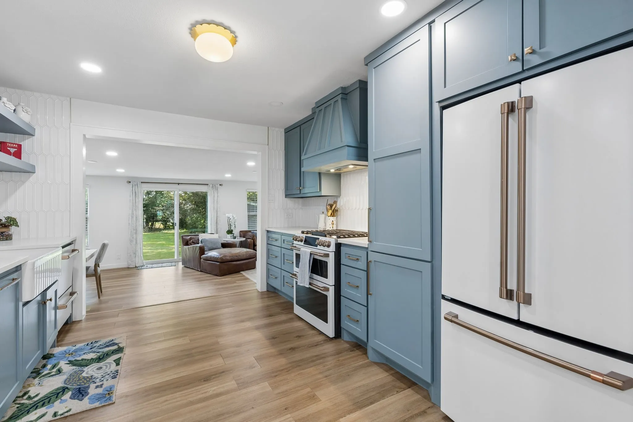 Single Family Residence For Sale in Collin County , 807 Largent Street, Mc Kinney, Texas 75069, 3 Bedroom, 2 Bathroom, 1 Garage spaces, 1,760 Sqft, built in 1950, mls#21378505, Real Estate Agent in Mc Kinney, Homes For Sale in Collin county, Homes For Sale in Mc Kinney, Realtor in Mc Kinney Texas, Real Estate Brokerage Independent Realty Texas, Luminita Cordes Realtor