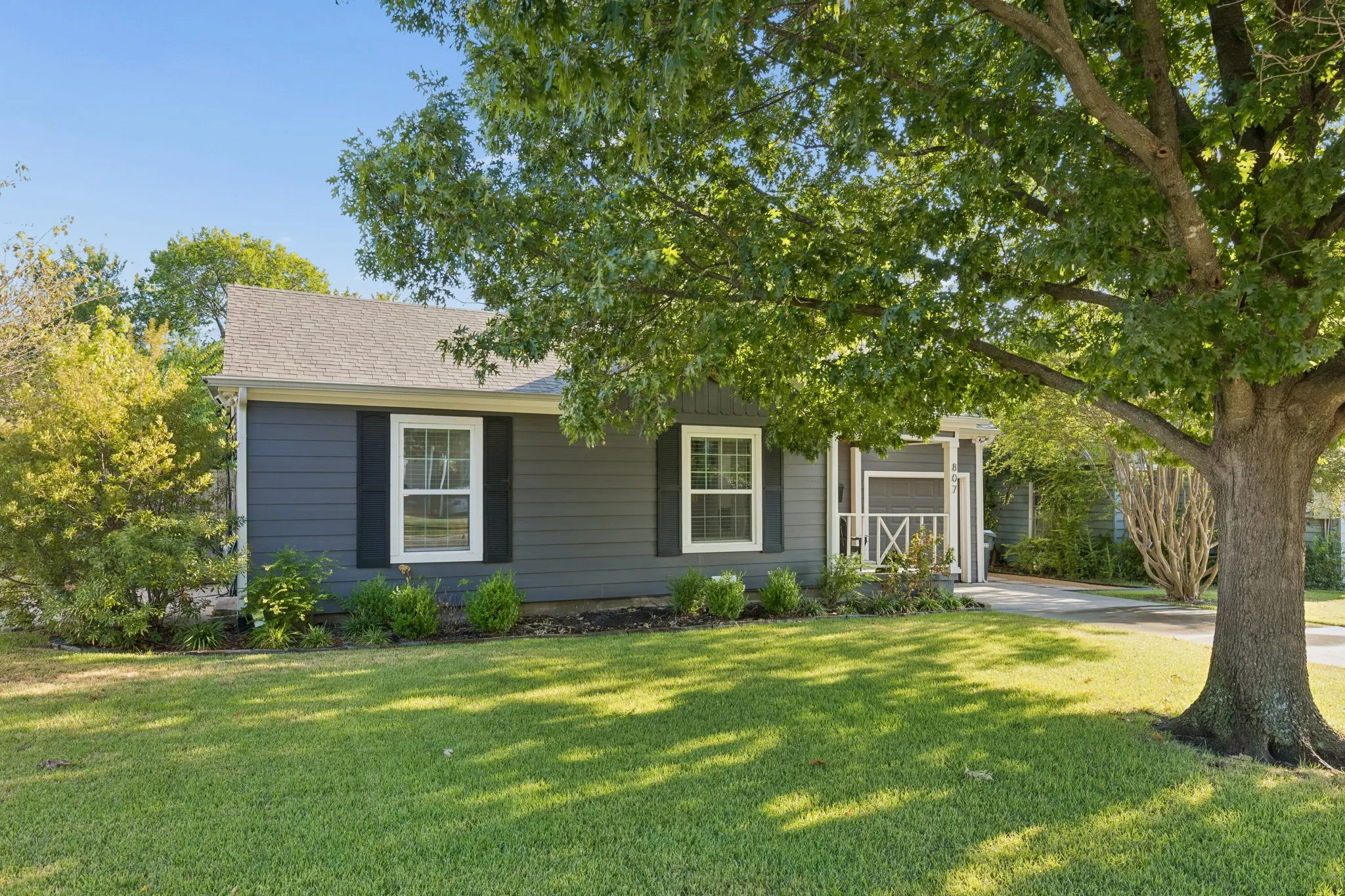 Single Family Residence For Sale in Collin County , 807 Largent Street, Mc Kinney, Texas 75069, 3 Bedroom, 2 Bathroom, 1 Garage spaces, 1,760 Sqft, built in 1950, mls#21378505, Real Estate Agent in Mc Kinney, Homes For Sale in Collin county, Homes For Sale in Mc Kinney, Realtor in Mc Kinney Texas, Real Estate Brokerage Independent Realty Texas, Luminita Cordes Realtor