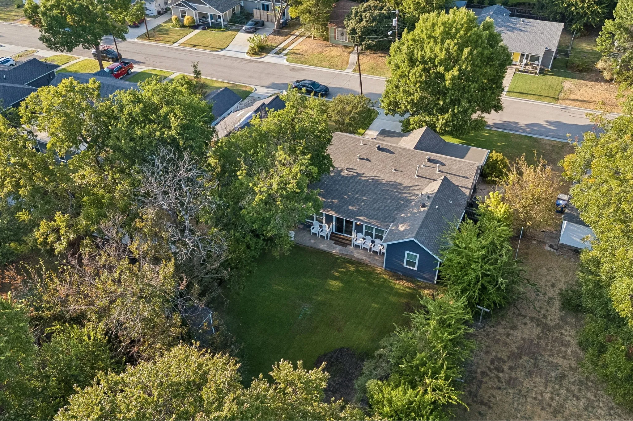 Single Family Residence For Sale in Collin County , 807 Largent Street, Mc Kinney, Texas 75069, 3 Bedroom, 2 Bathroom, 1 Garage spaces, 1,760 Sqft, built in 1950, mls#21378505, Real Estate Agent in Mc Kinney, Homes For Sale in Collin county, Homes For Sale in Mc Kinney, Realtor in Mc Kinney Texas, Real Estate Brokerage Independent Realty Texas, Luminita Cordes Realtor