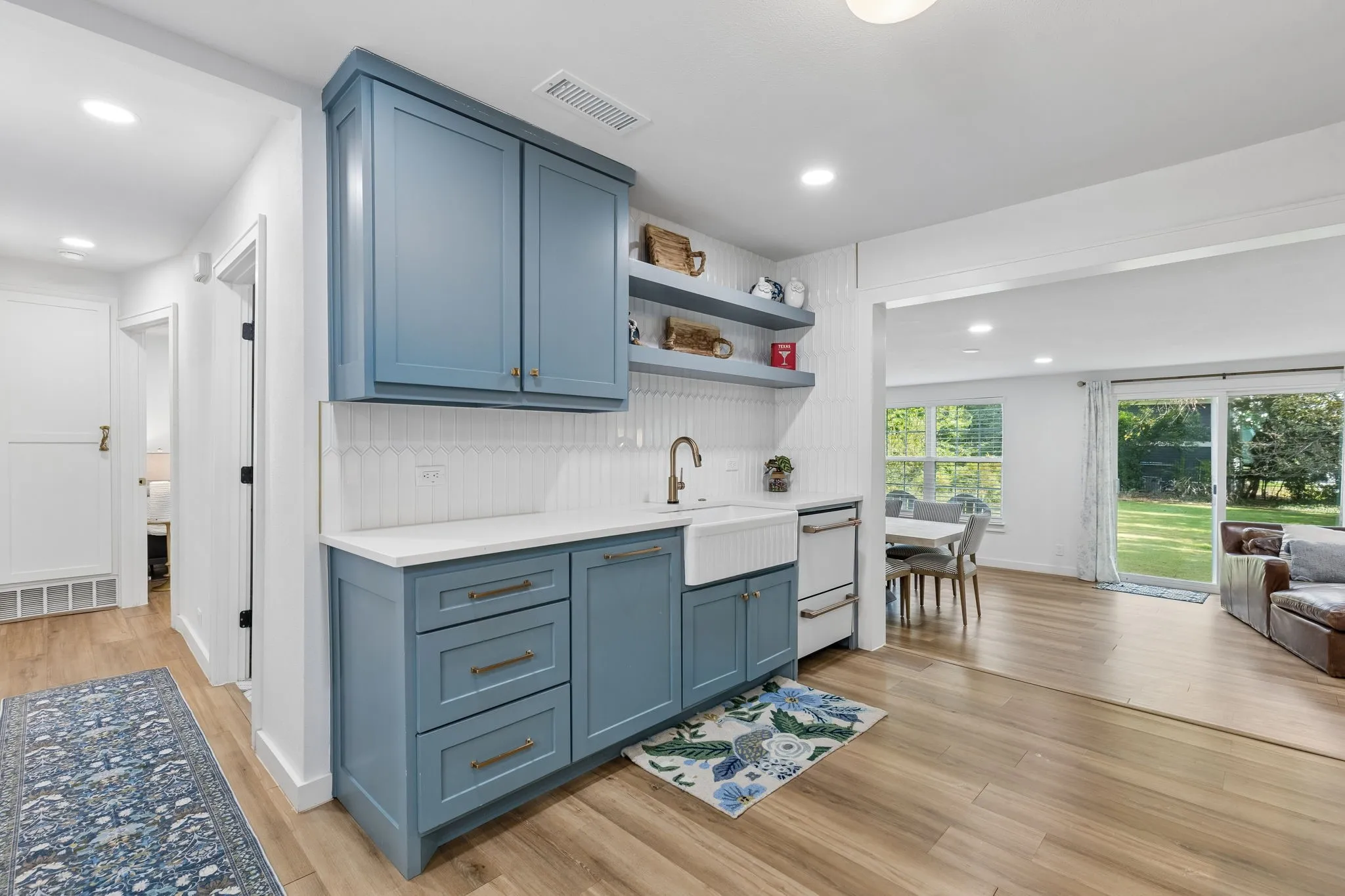 Single Family Residence For Sale in Collin County , 807 Largent Street, Mc Kinney, Texas 75069, 3 Bedroom, 2 Bathroom, 1 Garage spaces, 1,760 Sqft, built in 1950, mls#21378505, Real Estate Agent in Mc Kinney, Homes For Sale in Collin county, Homes For Sale in Mc Kinney, Realtor in Mc Kinney Texas, Real Estate Brokerage Independent Realty Texas, Luminita Cordes Realtor