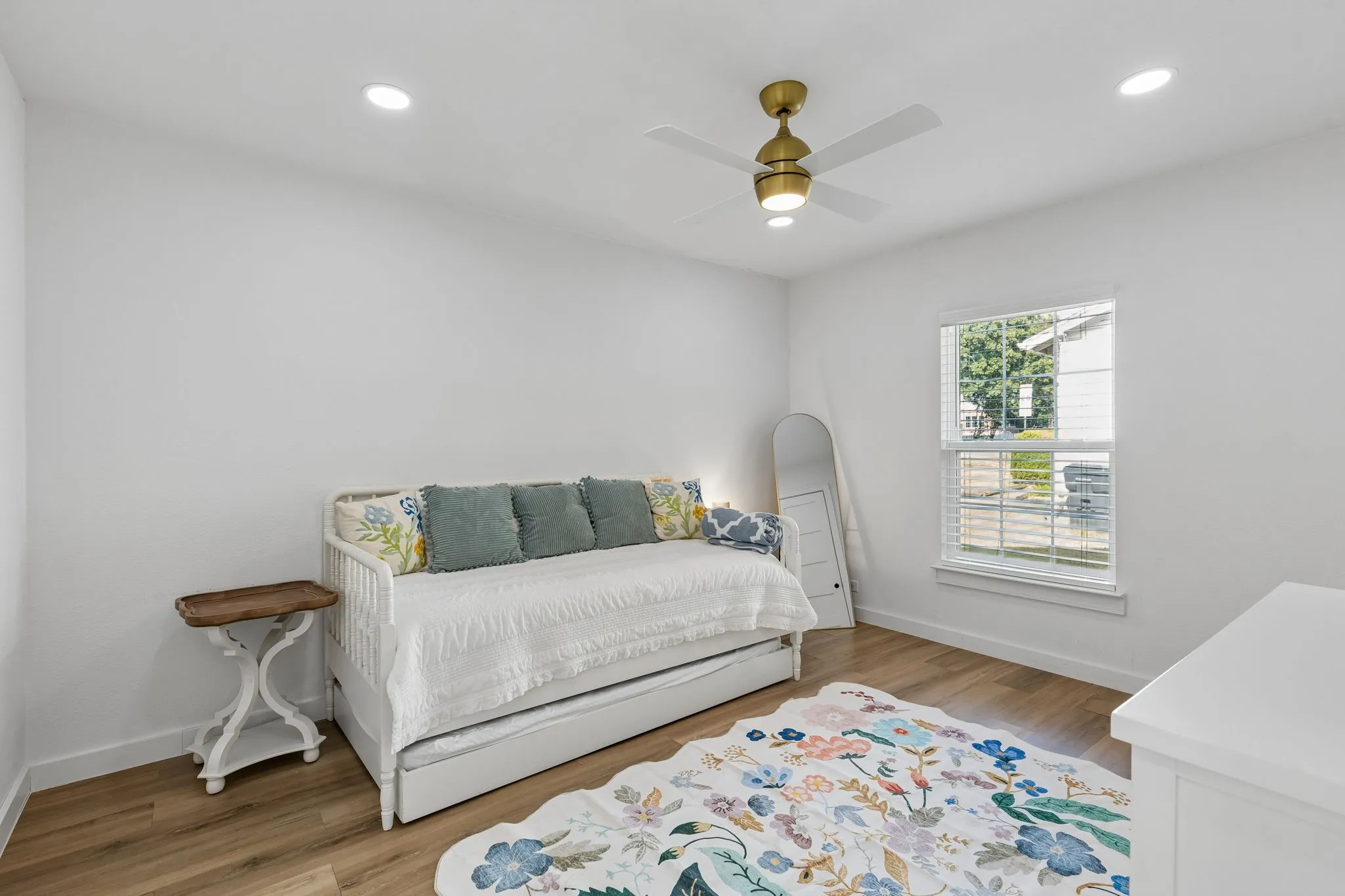 Single Family Residence For Sale in Collin County , 807 Largent Street, Mc Kinney, Texas 75069, 3 Bedroom, 2 Bathroom, 1 Garage spaces, 1,760 Sqft, built in 1950, mls#21378505, Real Estate Agent in Mc Kinney, Homes For Sale in Collin county, Homes For Sale in Mc Kinney, Realtor in Mc Kinney Texas, Real Estate Brokerage Independent Realty Texas, Luminita Cordes Realtor