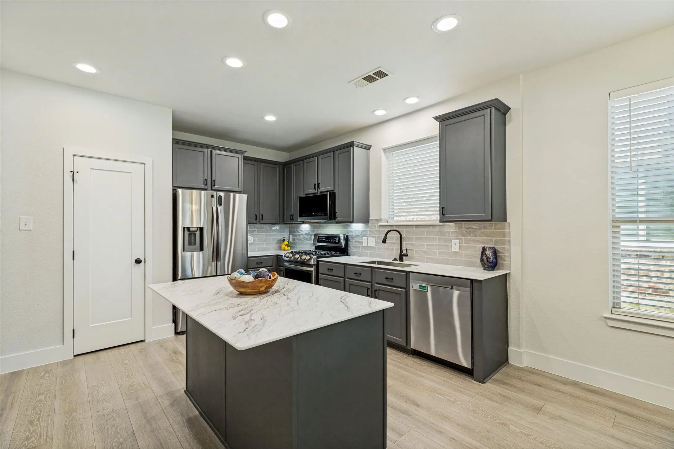 Single Family Residence For Sale in Collin County , 2309 Willard Drive, Mc Kinney, Texas 75072, 4 Bedroom, 3 Bathroom, 2 Garage spaces, 2,746 Sqft, built in 2008, mls#21372890, Real Estate Agent in Mc Kinney, Homes For Sale in Collin county, Homes For Sale in Mc Kinney, Realtor in Mc Kinney Texas, Real Estate Brokerage Independent Realty Texas, Luminita Cordes Realtor
