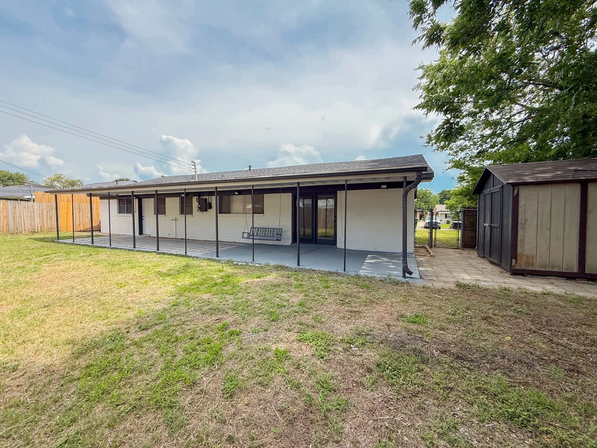 Single Family Residence For Sale in Tarrant County , 228 Hallbrook Drive, Fort Worth, Texas 76134, 3 Bedroom, 2 Bathroom, 2 Garage spaces, 1,705 Sqft, built in 1961, mls#21378508, Real Estate Agent in Fort Worth, Homes For Sale in Tarrant county, Homes For Sale in Fort Worth, Realtor in Fort Worth Texas, Real Estate Brokerage Independent Realty Texas, Luminita Cordes Realtor