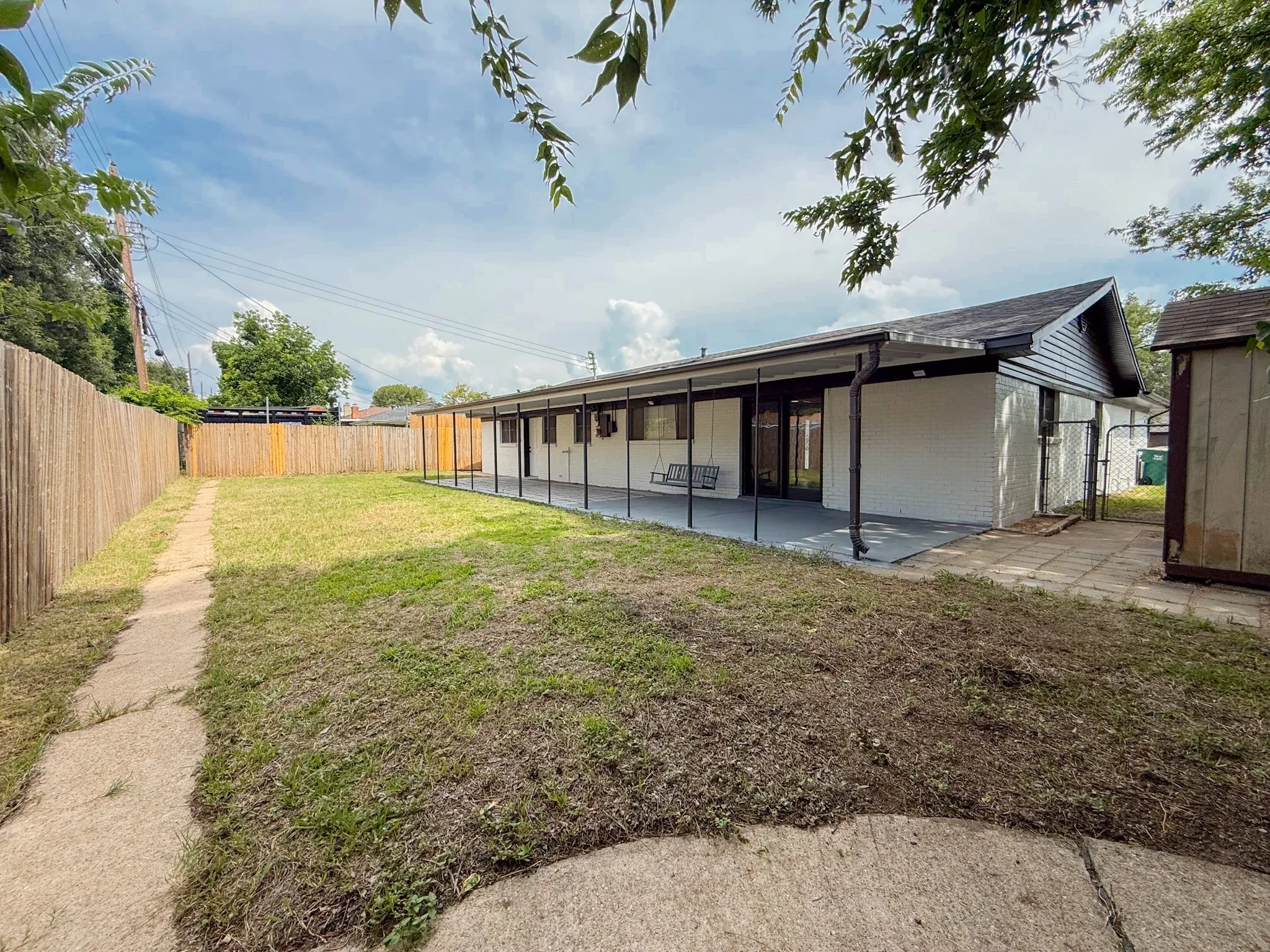 Single Family Residence For Sale in Tarrant County , 228 Hallbrook Drive, Fort Worth, Texas 76134, 3 Bedroom, 2 Bathroom, 2 Garage spaces, 1,705 Sqft, built in 1961, mls#21378508, Real Estate Agent in Fort Worth, Homes For Sale in Tarrant county, Homes For Sale in Fort Worth, Realtor in Fort Worth Texas, Real Estate Brokerage Independent Realty Texas, Luminita Cordes Realtor