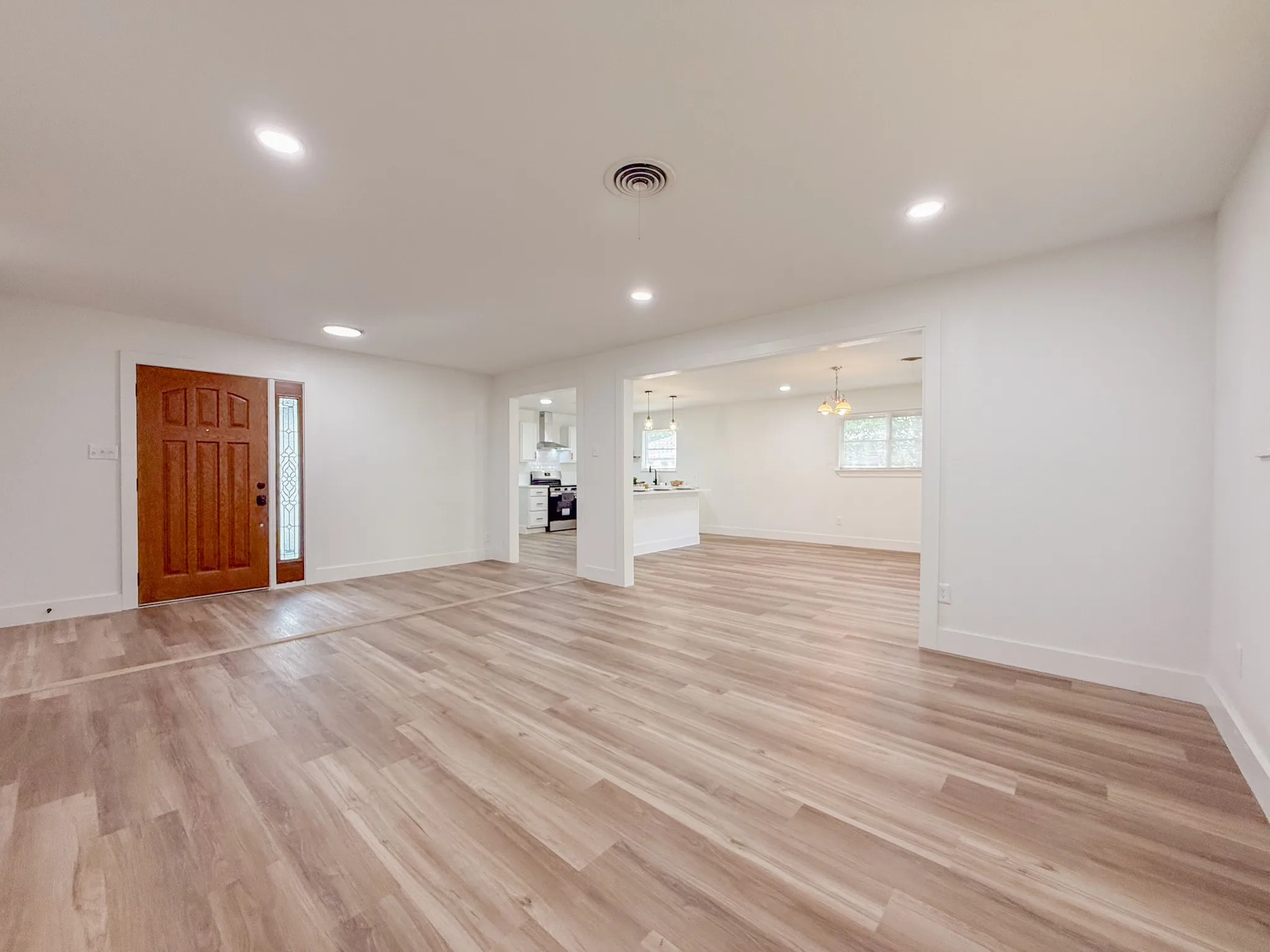 Single Family Residence For Sale in Tarrant County , 228 Hallbrook Drive, Fort Worth, Texas 76134, 3 Bedroom, 2 Bathroom, 2 Garage spaces, 1,705 Sqft, built in 1961, mls#21378508, Real Estate Agent in Fort Worth, Homes For Sale in Tarrant county, Homes For Sale in Fort Worth, Realtor in Fort Worth Texas, Real Estate Brokerage Independent Realty Texas, Luminita Cordes Realtor