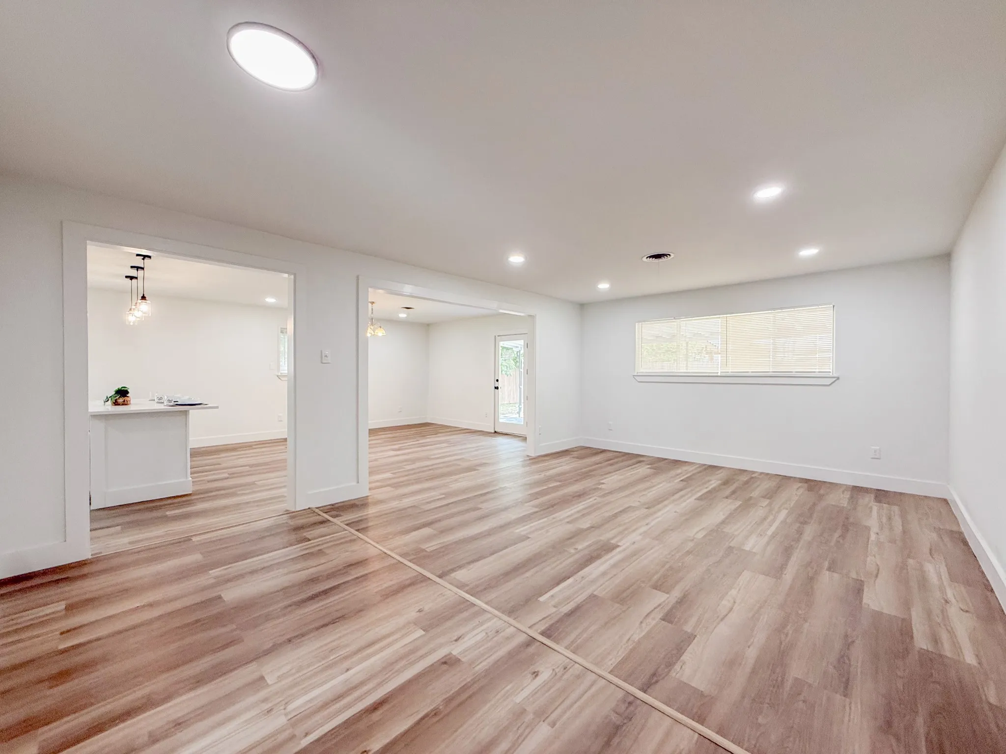 Single Family Residence For Sale in Tarrant County , 228 Hallbrook Drive, Fort Worth, Texas 76134, 3 Bedroom, 2 Bathroom, 2 Garage spaces, 1,705 Sqft, built in 1961, mls#21378508, Real Estate Agent in Fort Worth, Homes For Sale in Tarrant county, Homes For Sale in Fort Worth, Realtor in Fort Worth Texas, Real Estate Brokerage Independent Realty Texas, Luminita Cordes Realtor