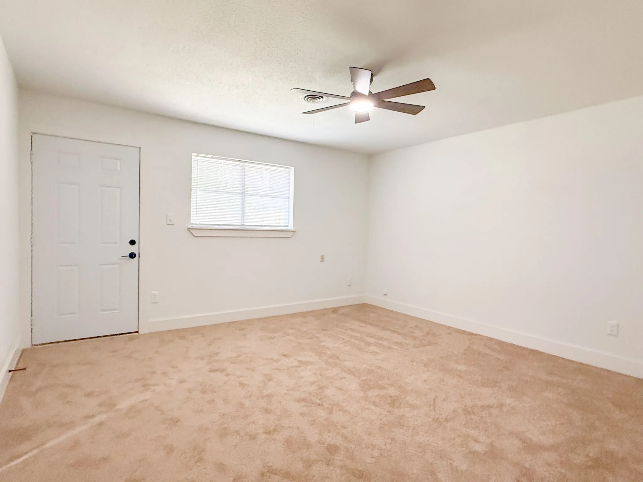 Single Family Residence For Sale in Tarrant County , 228 Hallbrook Drive, Fort Worth, Texas 76134, 3 Bedroom, 2 Bathroom, 2 Garage spaces, 1,705 Sqft, built in 1961, mls#21378508, Real Estate Agent in Fort Worth, Homes For Sale in Tarrant county, Homes For Sale in Fort Worth, Realtor in Fort Worth Texas, Real Estate Brokerage Independent Realty Texas, Luminita Cordes Realtor