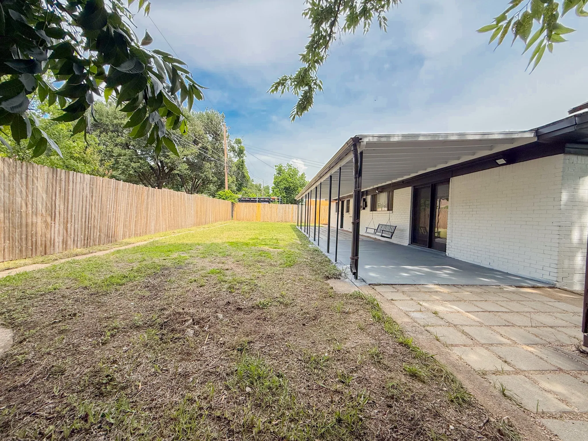 Single Family Residence For Sale in Tarrant County , 228 Hallbrook Drive, Fort Worth, Texas 76134, 3 Bedroom, 2 Bathroom, 2 Garage spaces, 1,705 Sqft, built in 1961, mls#21378508, Real Estate Agent in Fort Worth, Homes For Sale in Tarrant county, Homes For Sale in Fort Worth, Realtor in Fort Worth Texas, Real Estate Brokerage Independent Realty Texas, Luminita Cordes Realtor