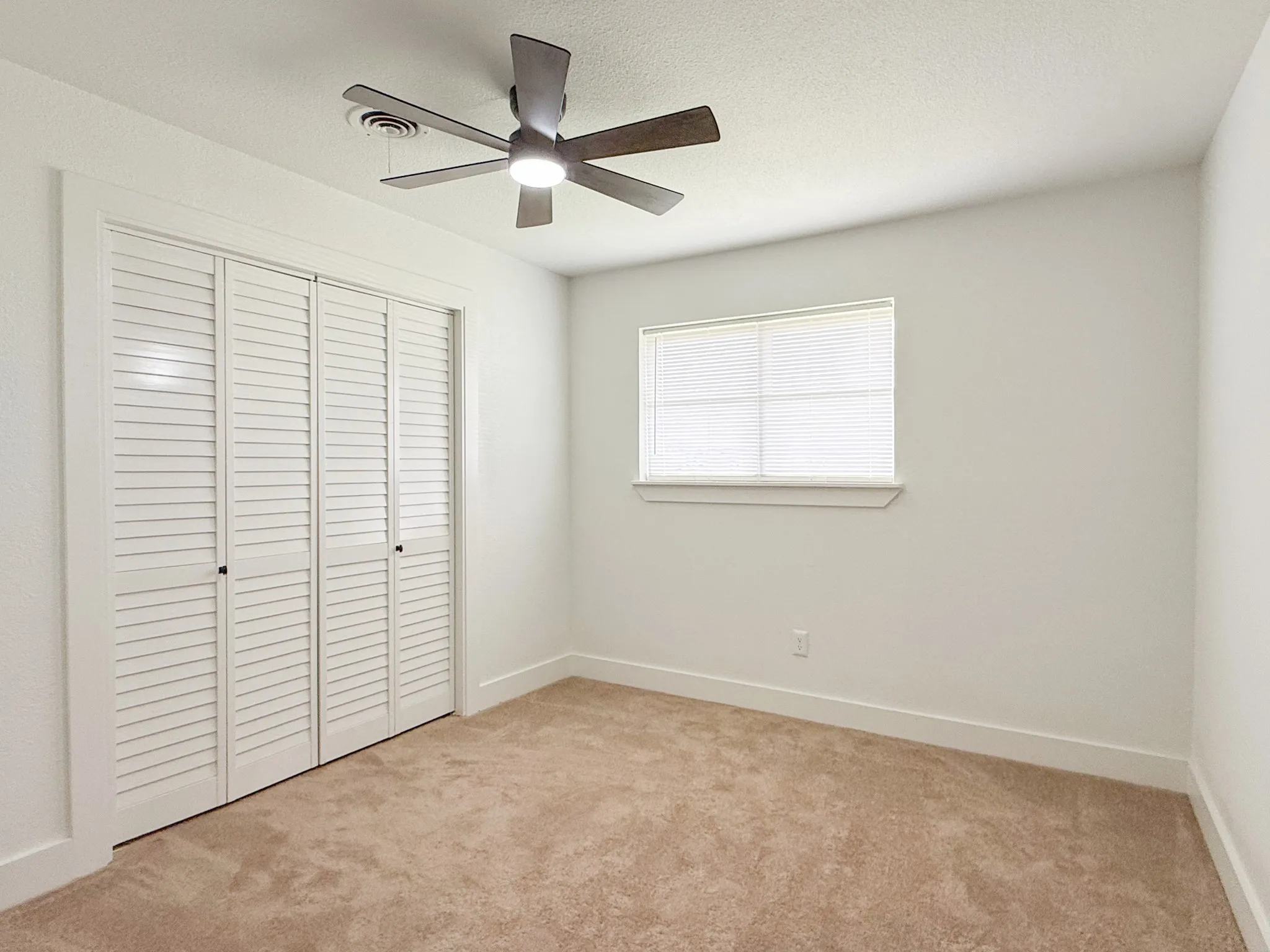 Single Family Residence For Sale in Tarrant County , 228 Hallbrook Drive, Fort Worth, Texas 76134, 3 Bedroom, 2 Bathroom, 2 Garage spaces, 1,705 Sqft, built in 1961, mls#21378508, Real Estate Agent in Fort Worth, Homes For Sale in Tarrant county, Homes For Sale in Fort Worth, Realtor in Fort Worth Texas, Real Estate Brokerage Independent Realty Texas, Luminita Cordes Realtor