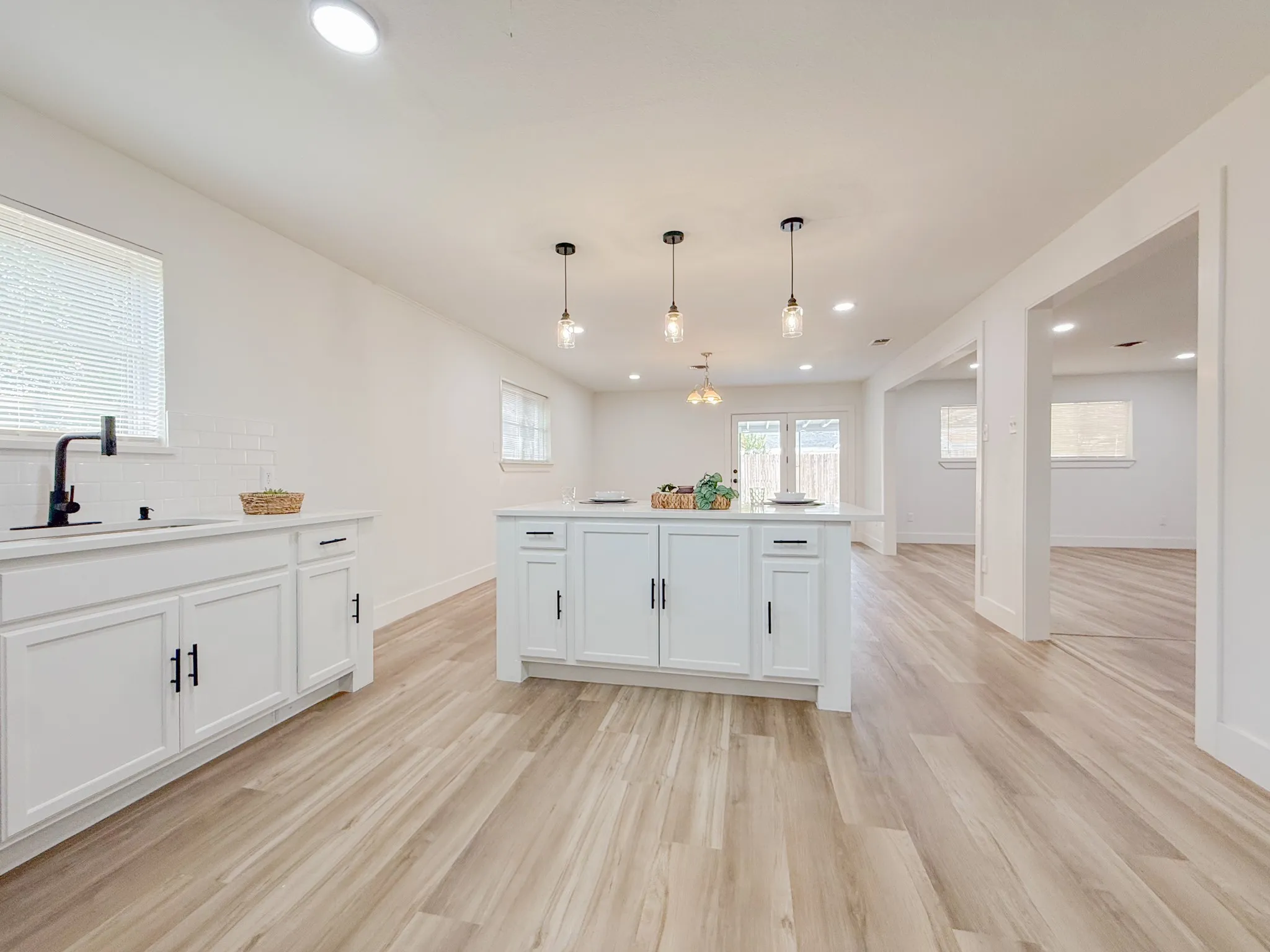Single Family Residence For Sale in Tarrant County , 228 Hallbrook Drive, Fort Worth, Texas 76134, 3 Bedroom, 2 Bathroom, 2 Garage spaces, 1,705 Sqft, built in 1961, mls#21378508, Real Estate Agent in Fort Worth, Homes For Sale in Tarrant county, Homes For Sale in Fort Worth, Realtor in Fort Worth Texas, Real Estate Brokerage Independent Realty Texas, Luminita Cordes Realtor