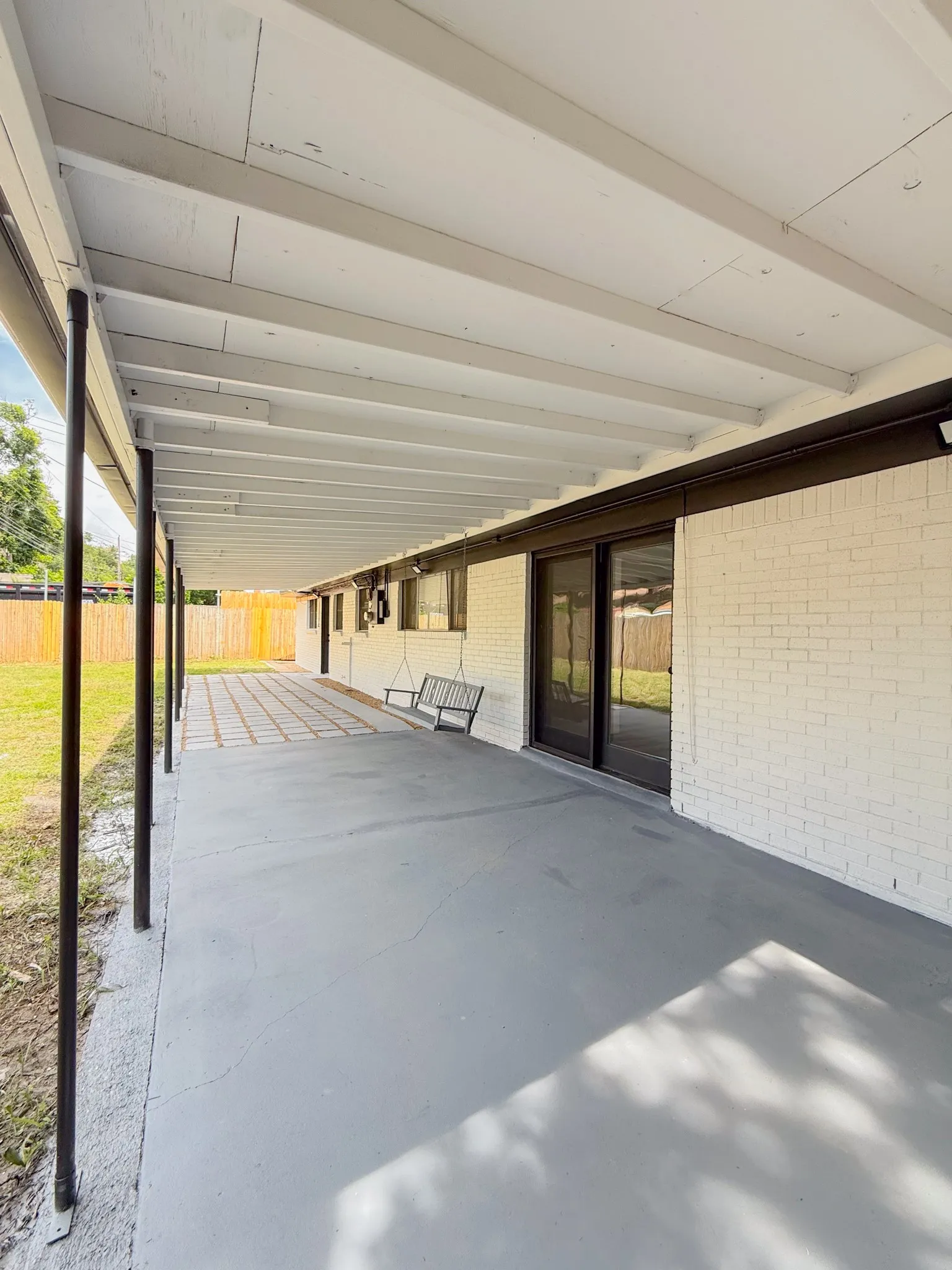 Single Family Residence For Sale in Tarrant County , 228 Hallbrook Drive, Fort Worth, Texas 76134, 3 Bedroom, 2 Bathroom, 2 Garage spaces, 1,705 Sqft, built in 1961, mls#21378508, Real Estate Agent in Fort Worth, Homes For Sale in Tarrant county, Homes For Sale in Fort Worth, Realtor in Fort Worth Texas, Real Estate Brokerage Independent Realty Texas, Luminita Cordes Realtor