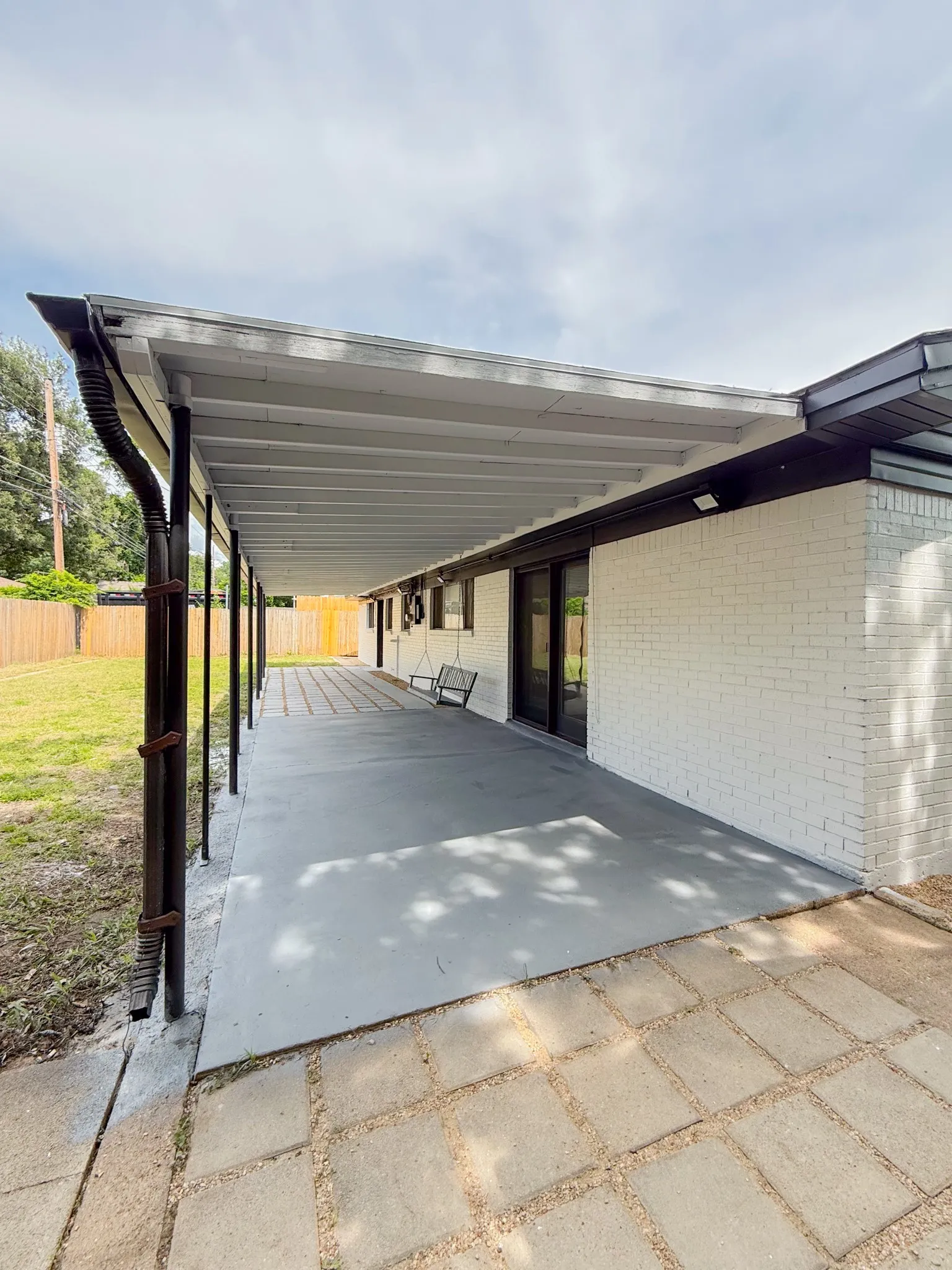 Single Family Residence For Sale in Tarrant County , 228 Hallbrook Drive, Fort Worth, Texas 76134, 3 Bedroom, 2 Bathroom, 2 Garage spaces, 1,705 Sqft, built in 1961, mls#21378508, Real Estate Agent in Fort Worth, Homes For Sale in Tarrant county, Homes For Sale in Fort Worth, Realtor in Fort Worth Texas, Real Estate Brokerage Independent Realty Texas, Luminita Cordes Realtor