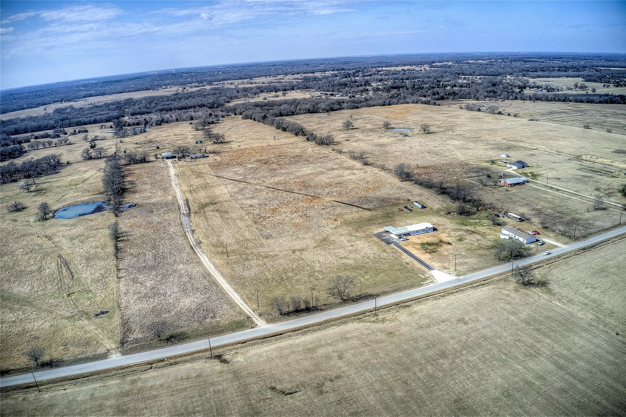 Farm For Sale in Kaufman County , 5355 County Road 120, Wills Point, Texas 75169, 3 Bedroom, 2 Bathroom, Garage spaces, 1,512 Sqft, built in 2000, mls#21378524, Real Estate Agent in Wills Point, Homes For Sale in Kaufman county, Homes For Sale in Wills Point, Realtor in Wills Point Texas, Real Estate Brokerage Independent Realty Texas, Luminita Cordes Realtor