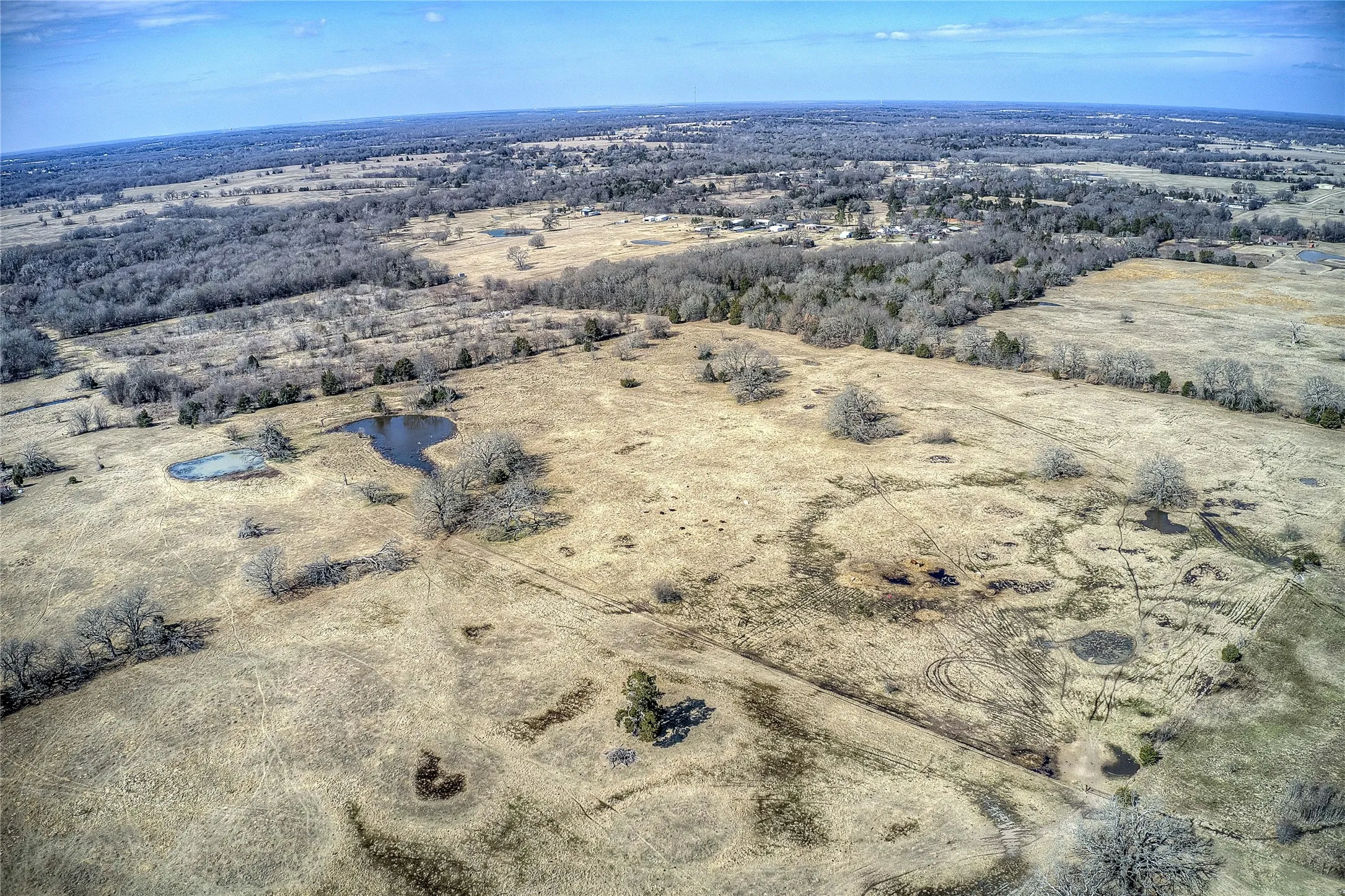 Farm For Sale in Kaufman County , 5355 County Road 120, Wills Point, Texas 75169, 3 Bedroom, 2 Bathroom, Garage spaces, 1,512 Sqft, built in 2000, mls#21378524, Real Estate Agent in Wills Point, Homes For Sale in Kaufman county, Homes For Sale in Wills Point, Realtor in Wills Point Texas, Real Estate Brokerage Independent Realty Texas, Luminita Cordes Realtor