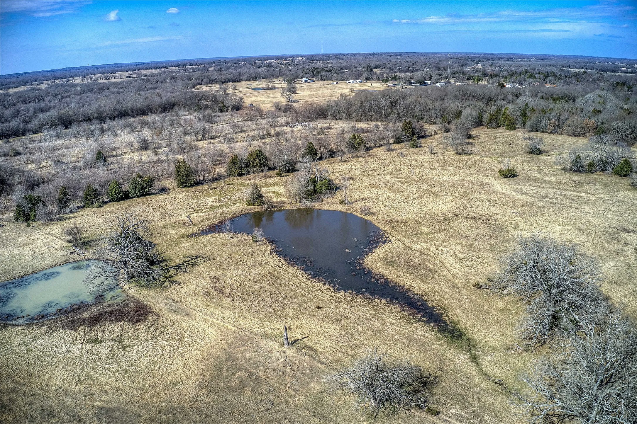 Farm For Sale in Kaufman County , 5355 County Road 120, Wills Point, Texas 75169, 3 Bedroom, 2 Bathroom, Garage spaces, 1,512 Sqft, built in 2000, mls#21378524, Real Estate Agent in Wills Point, Homes For Sale in Kaufman county, Homes For Sale in Wills Point, Realtor in Wills Point Texas, Real Estate Brokerage Independent Realty Texas, Luminita Cordes Realtor