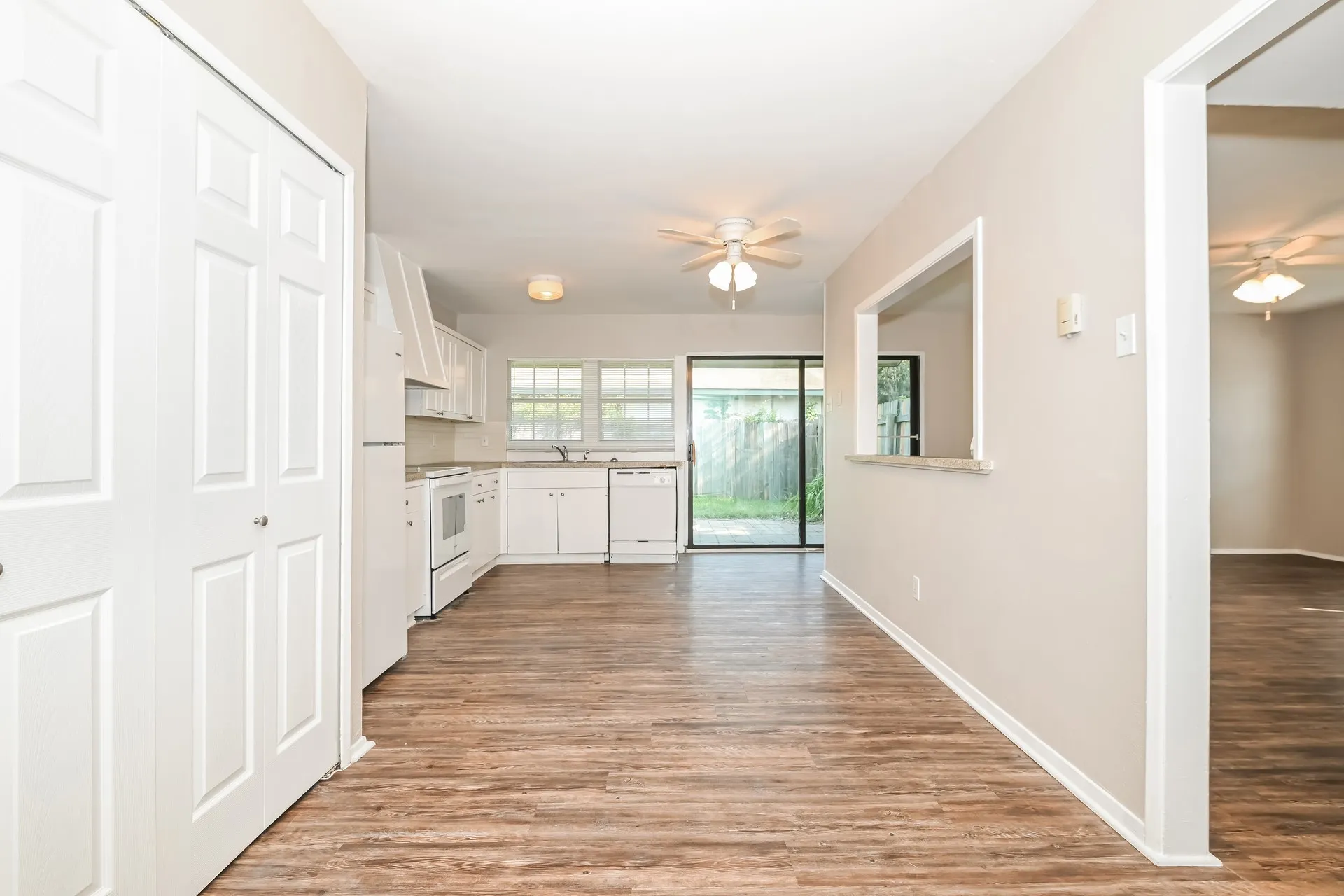Single Family Residence For Rent in Dallas County , 4906 Stagecoach Lane, Garland, Texas 75043, 3 Bedroom, 2 Bathroom, 1 Garage spaces, 1,349 Sqft, built in 1972, mls#21378528, Real Estate Agent in Garland, Homes For Rent in Dallas county, Homes For Rent in Garland, Realtor in Garland Texas, Real Estate Brokerage Independent Realty Texas, Luminita Cordes Realtor