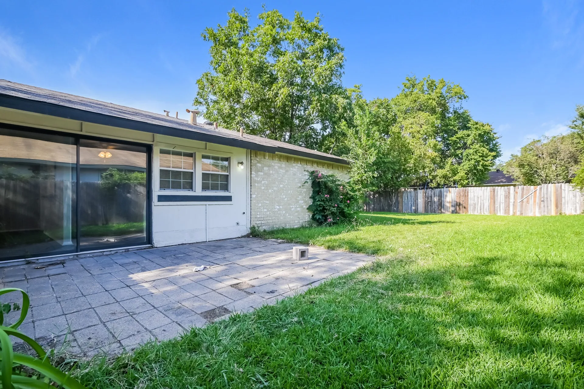 Single Family Residence For Rent in Dallas County , 4906 Stagecoach Lane, Garland, Texas 75043, 3 Bedroom, 2 Bathroom, 1 Garage spaces, 1,349 Sqft, built in 1972, mls#21378528, Real Estate Agent in Garland, Homes For Rent in Dallas county, Homes For Rent in Garland, Realtor in Garland Texas, Real Estate Brokerage Independent Realty Texas, Luminita Cordes Realtor