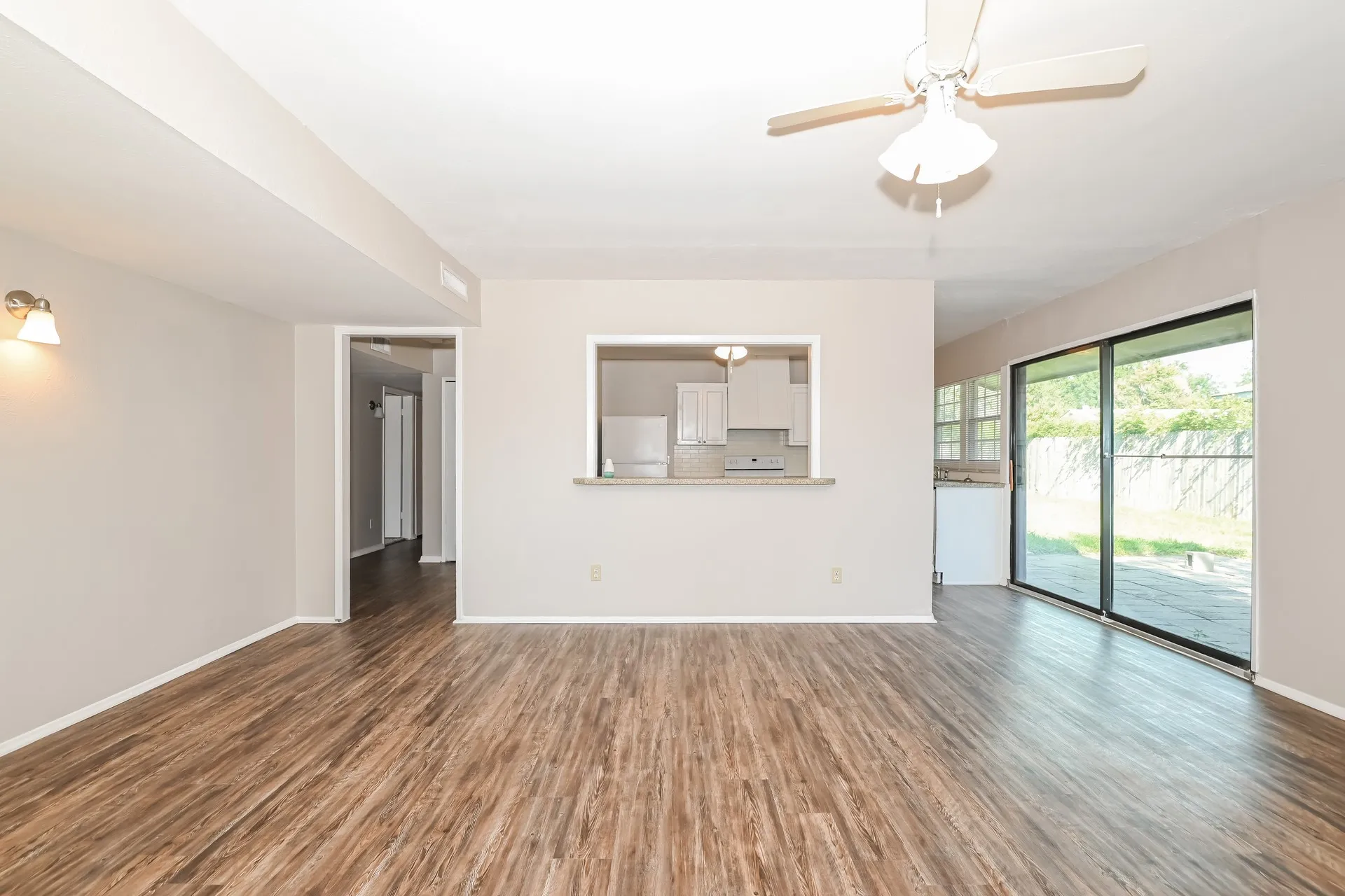 Single Family Residence For Rent in Dallas County , 4906 Stagecoach Lane, Garland, Texas 75043, 3 Bedroom, 2 Bathroom, 1 Garage spaces, 1,349 Sqft, built in 1972, mls#21378528, Real Estate Agent in Garland, Homes For Rent in Dallas county, Homes For Rent in Garland, Realtor in Garland Texas, Real Estate Brokerage Independent Realty Texas, Luminita Cordes Realtor