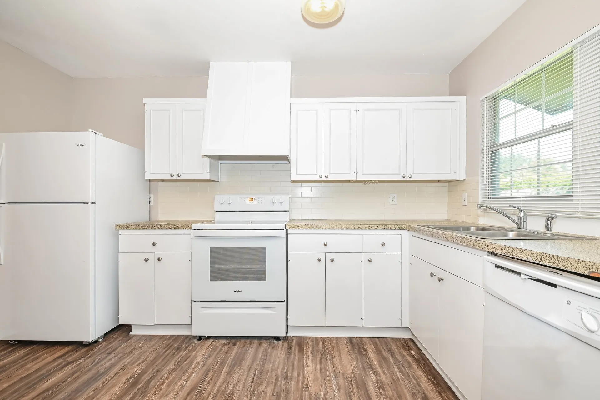 Single Family Residence For Rent in Dallas County , 4906 Stagecoach Lane, Garland, Texas 75043, 3 Bedroom, 2 Bathroom, 1 Garage spaces, 1,349 Sqft, built in 1972, mls#21378528, Real Estate Agent in Garland, Homes For Rent in Dallas county, Homes For Rent in Garland, Realtor in Garland Texas, Real Estate Brokerage Independent Realty Texas, Luminita Cordes Realtor