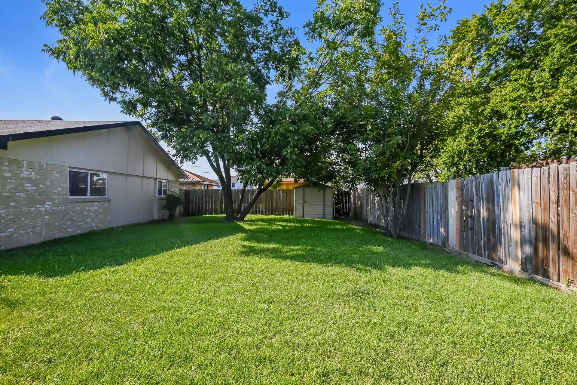 Single Family Residence For Rent in Dallas County , 4906 Stagecoach Lane, Garland, Texas 75043, 3 Bedroom, 2 Bathroom, 1 Garage spaces, 1,349 Sqft, built in 1972, mls#21378528, Real Estate Agent in Garland, Homes For Rent in Dallas county, Homes For Rent in Garland, Realtor in Garland Texas, Real Estate Brokerage Independent Realty Texas, Luminita Cordes Realtor