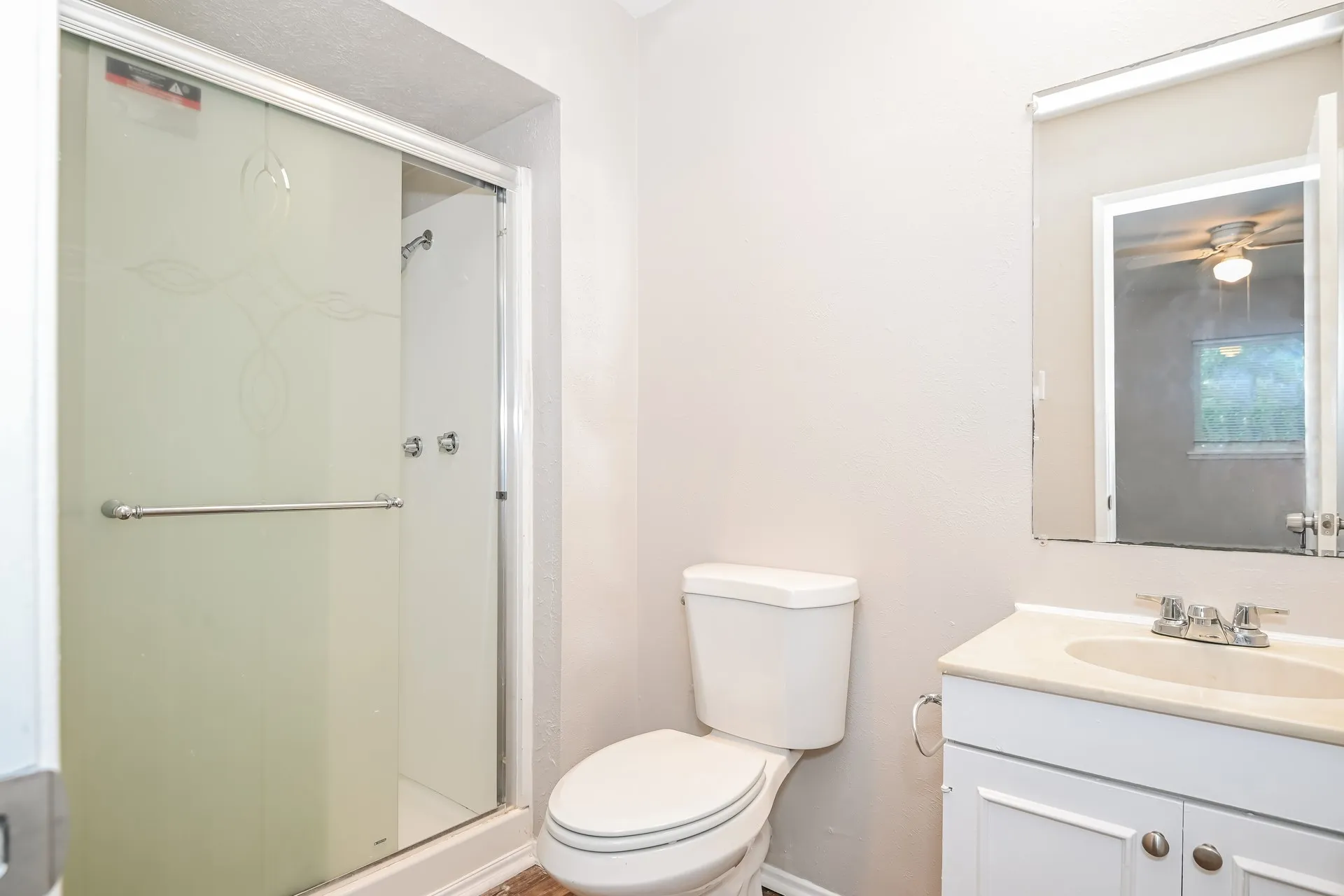 Single Family Residence For Rent in Dallas County , 4906 Stagecoach Lane, Garland, Texas 75043, 3 Bedroom, 2 Bathroom, 1 Garage spaces, 1,349 Sqft, built in 1972, mls#21378528, Real Estate Agent in Garland, Homes For Rent in Dallas county, Homes For Rent in Garland, Realtor in Garland Texas, Real Estate Brokerage Independent Realty Texas, Luminita Cordes Realtor