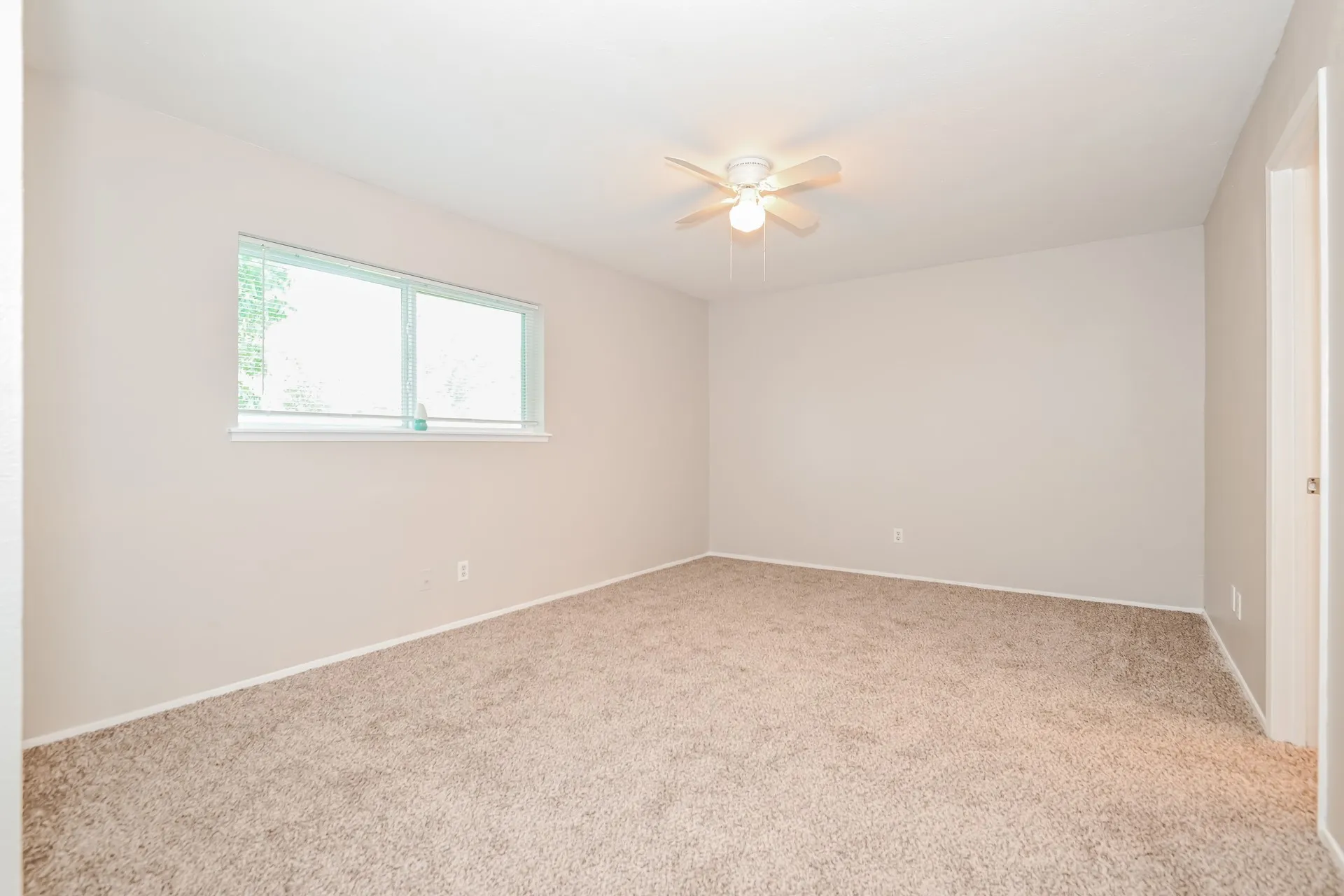 Single Family Residence For Rent in Dallas County , 4906 Stagecoach Lane, Garland, Texas 75043, 3 Bedroom, 2 Bathroom, 1 Garage spaces, 1,349 Sqft, built in 1972, mls#21378528, Real Estate Agent in Garland, Homes For Rent in Dallas county, Homes For Rent in Garland, Realtor in Garland Texas, Real Estate Brokerage Independent Realty Texas, Luminita Cordes Realtor