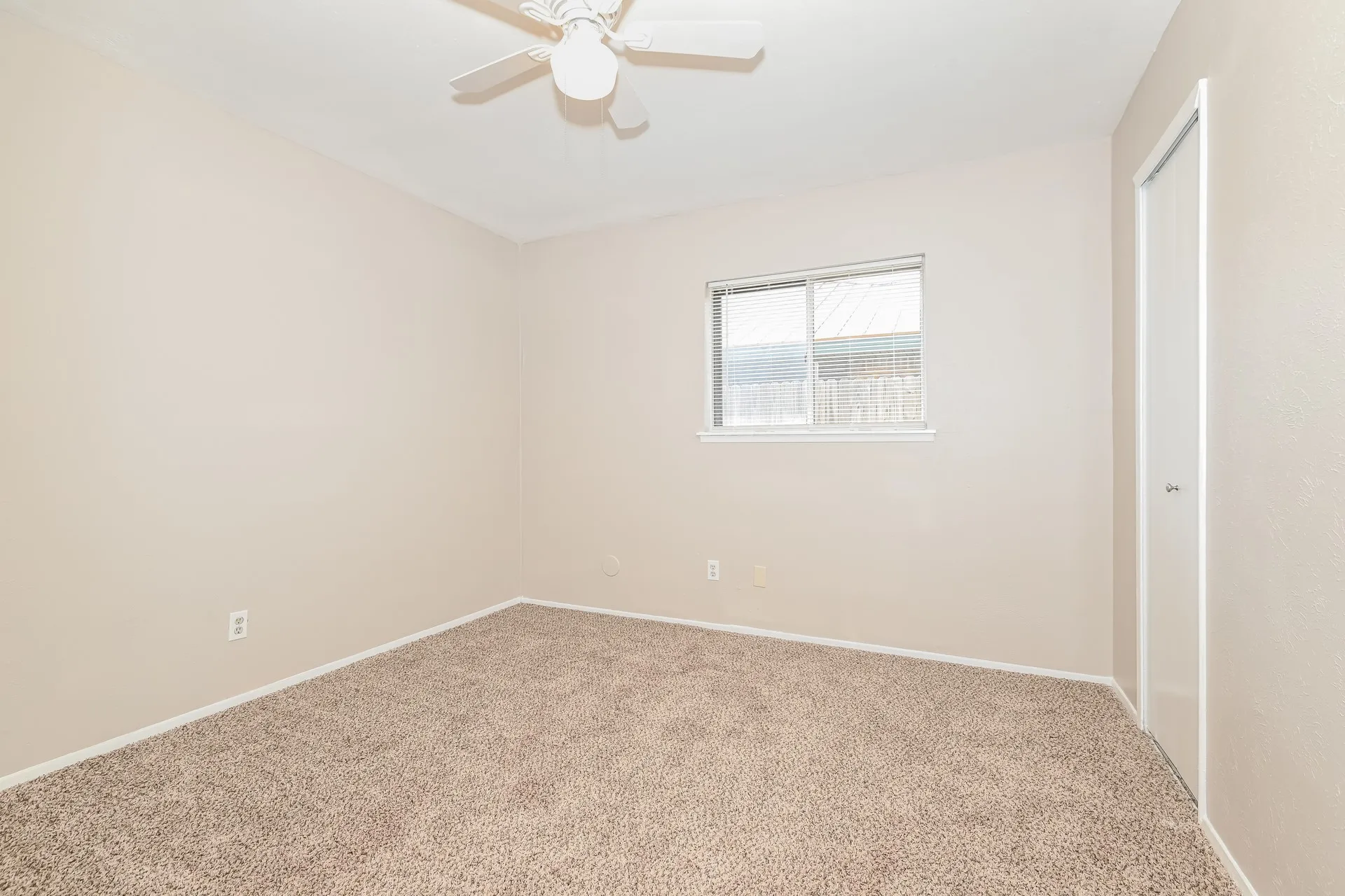 Single Family Residence For Rent in Dallas County , 4906 Stagecoach Lane, Garland, Texas 75043, 3 Bedroom, 2 Bathroom, 1 Garage spaces, 1,349 Sqft, built in 1972, mls#21378528, Real Estate Agent in Garland, Homes For Rent in Dallas county, Homes For Rent in Garland, Realtor in Garland Texas, Real Estate Brokerage Independent Realty Texas, Luminita Cordes Realtor