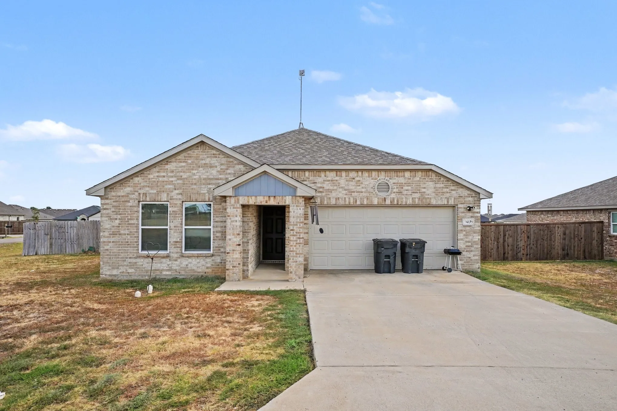 Single Family Residence For Sale in Kaufman County , 2409 Abigail Lane, Mabank, Texas 75147, 3 Bedroom, 2 Bathroom, 2 Garage spaces, 1,298 Sqft, built in 2022, mls#21369715, Real Estate Agent in Mabank, Homes For Sale in Kaufman county, Homes For Sale in Mabank, Realtor in Mabank Texas, Real Estate Brokerage Independent Realty Texas, Luminita Cordes Realtor