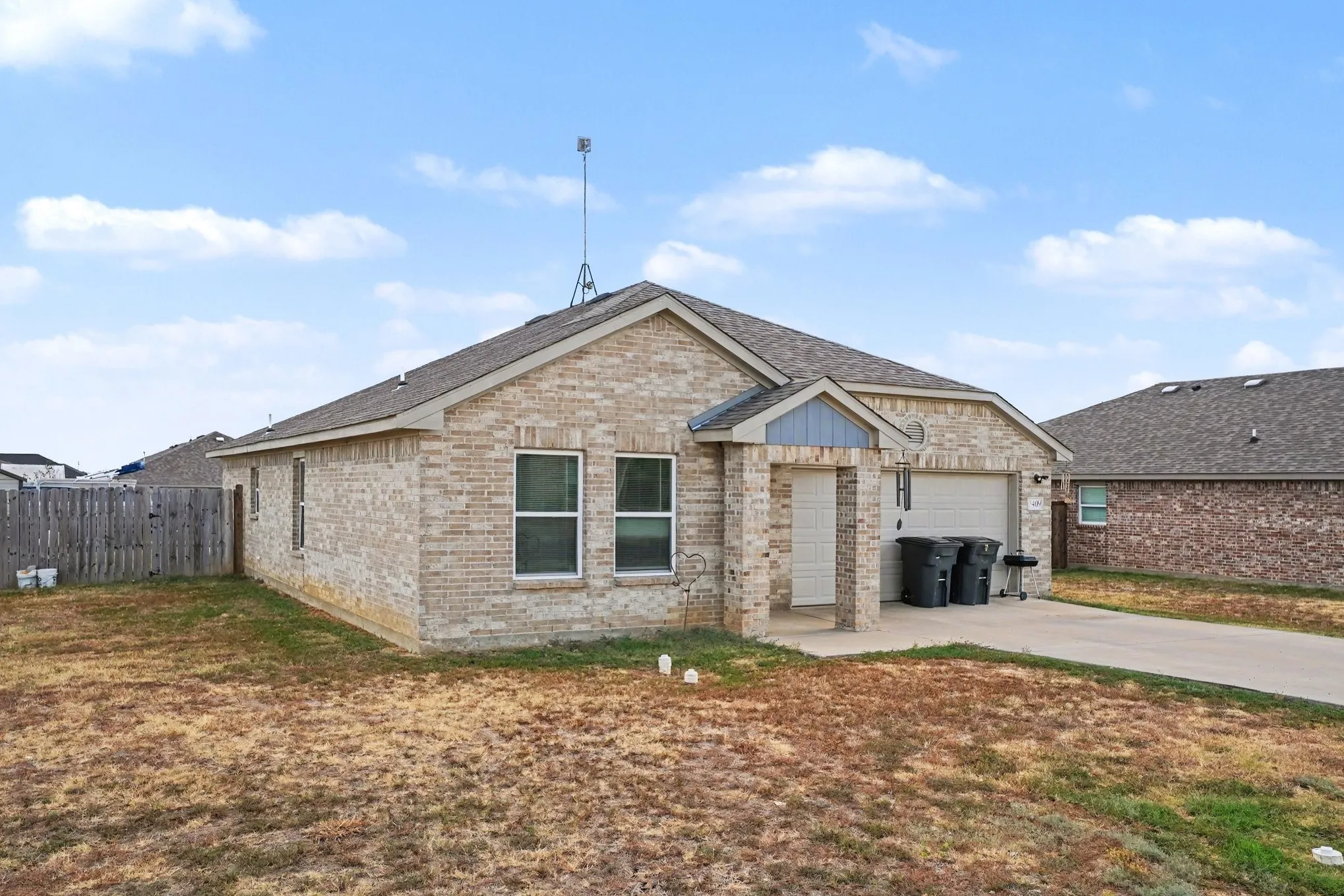 Single Family Residence For Sale in Kaufman County , 2409 Abigail Lane, Mabank, Texas 75147, 3 Bedroom, 2 Bathroom, 2 Garage spaces, 1,298 Sqft, built in 2022, mls#21369715, Real Estate Agent in Mabank, Homes For Sale in Kaufman county, Homes For Sale in Mabank, Realtor in Mabank Texas, Real Estate Brokerage Independent Realty Texas, Luminita Cordes Realtor