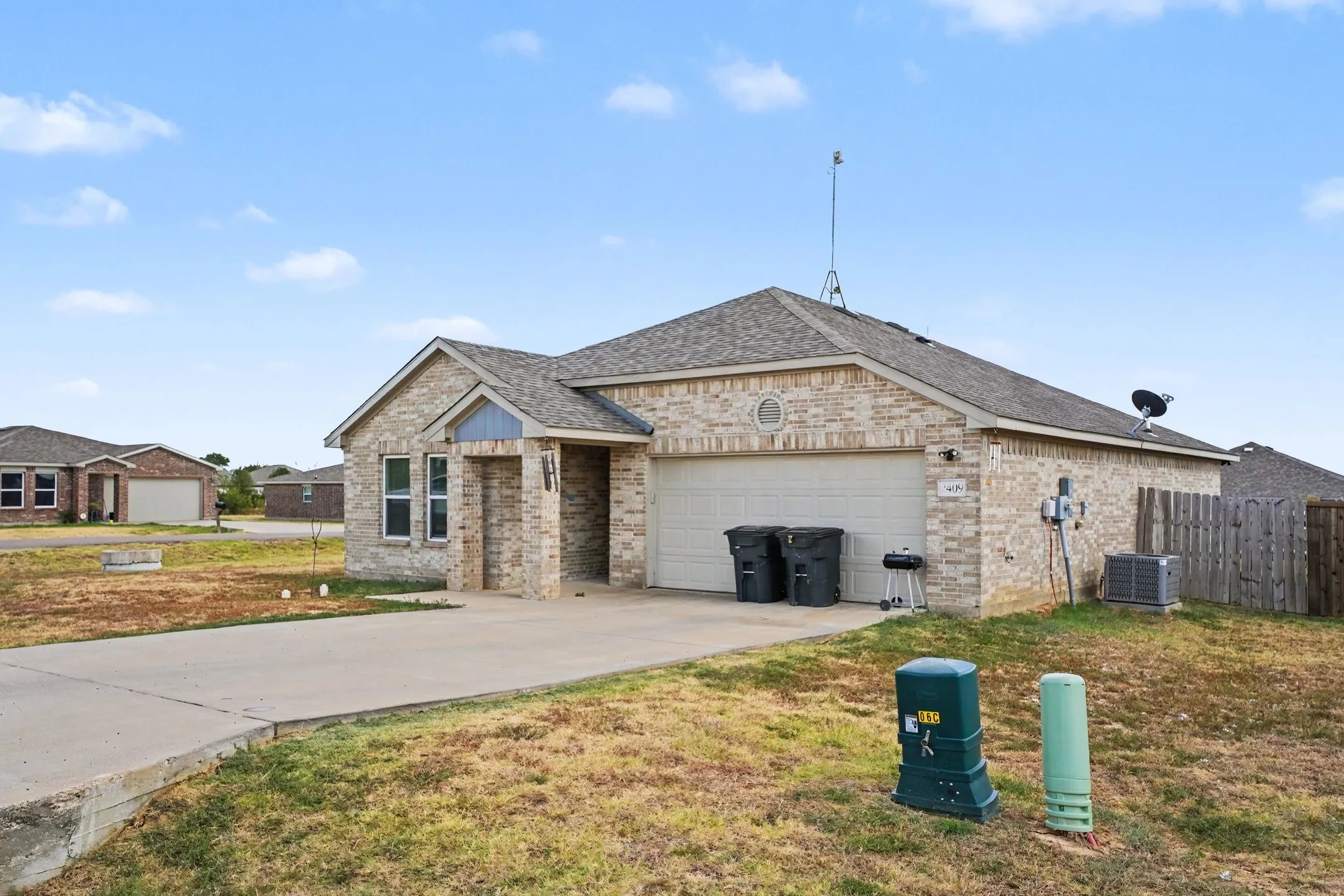 Single Family Residence For Sale in Kaufman County , 2409 Abigail Lane, Mabank, Texas 75147, 3 Bedroom, 2 Bathroom, 2 Garage spaces, 1,298 Sqft, built in 2022, mls#21369715, Real Estate Agent in Mabank, Homes For Sale in Kaufman county, Homes For Sale in Mabank, Realtor in Mabank Texas, Real Estate Brokerage Independent Realty Texas, Luminita Cordes Realtor