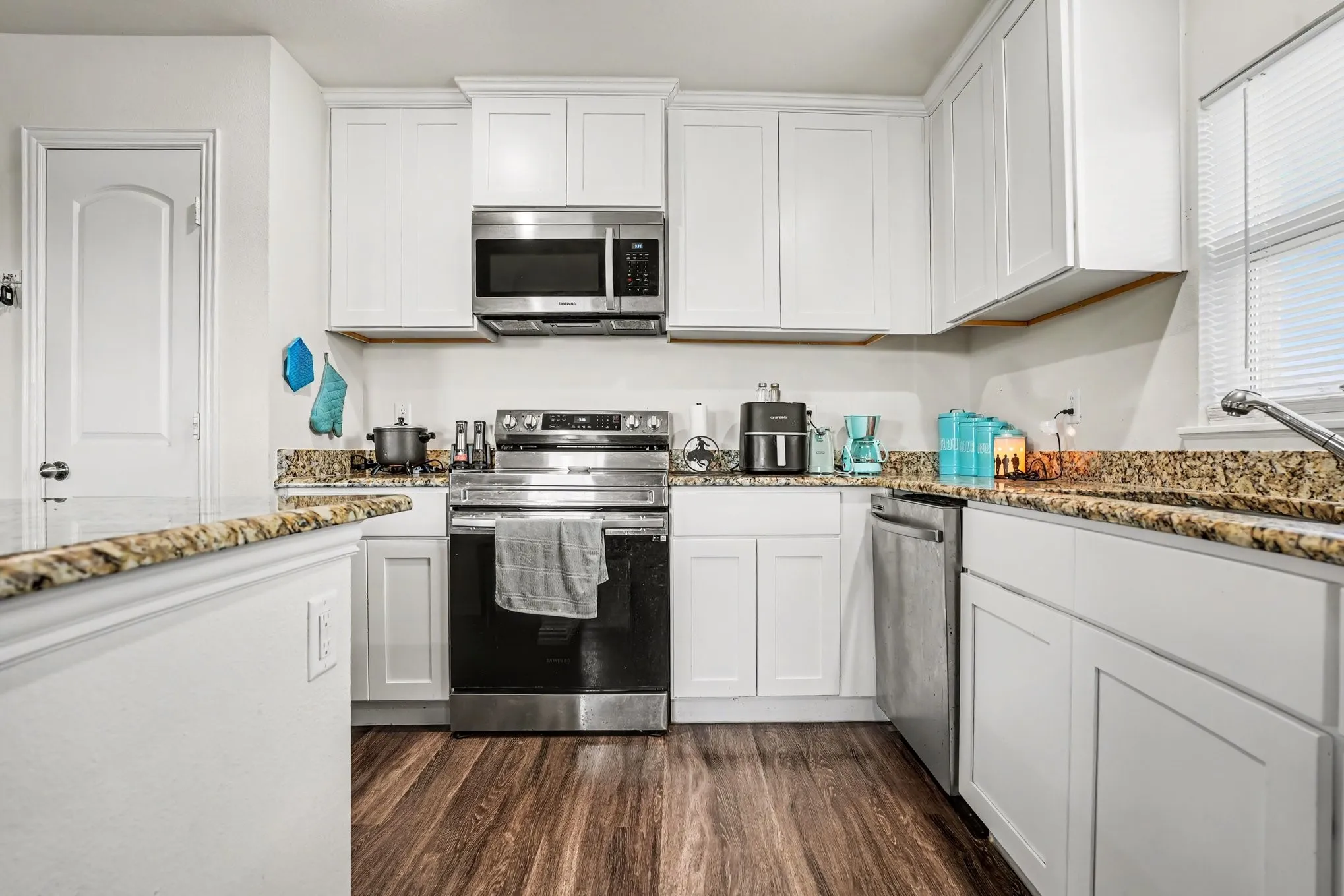 Single Family Residence For Sale in Kaufman County , 2409 Abigail Lane, Mabank, Texas 75147, 3 Bedroom, 2 Bathroom, 2 Garage spaces, 1,298 Sqft, built in 2022, mls#21369715, Real Estate Agent in Mabank, Homes For Sale in Kaufman county, Homes For Sale in Mabank, Realtor in Mabank Texas, Real Estate Brokerage Independent Realty Texas, Luminita Cordes Realtor