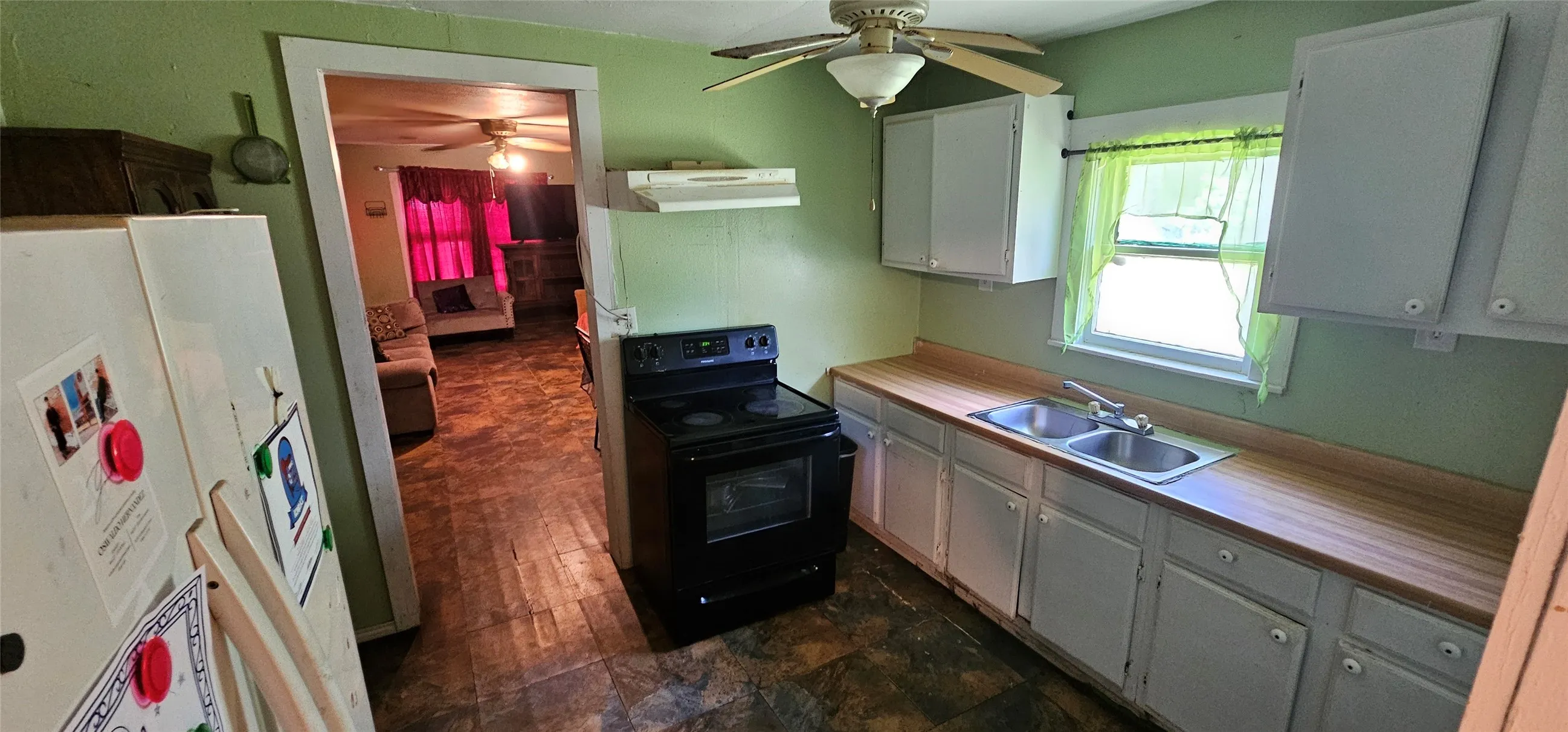 Single Family Residence For Sale in Van Zandt County , 812 N Waldrip Street, Grand Saline, Texas 75140, 3 Bedroom, 2 Bathroom, Garage spaces, 1,632 Sqft, built in 1957, mls#21378532, Real Estate Agent in Grand Saline, Homes For Sale in Van Zandt county, Homes For Sale in Grand Saline, Realtor in Grand Saline Texas, Real Estate Brokerage Independent Realty Texas, Luminita Cordes Realtor