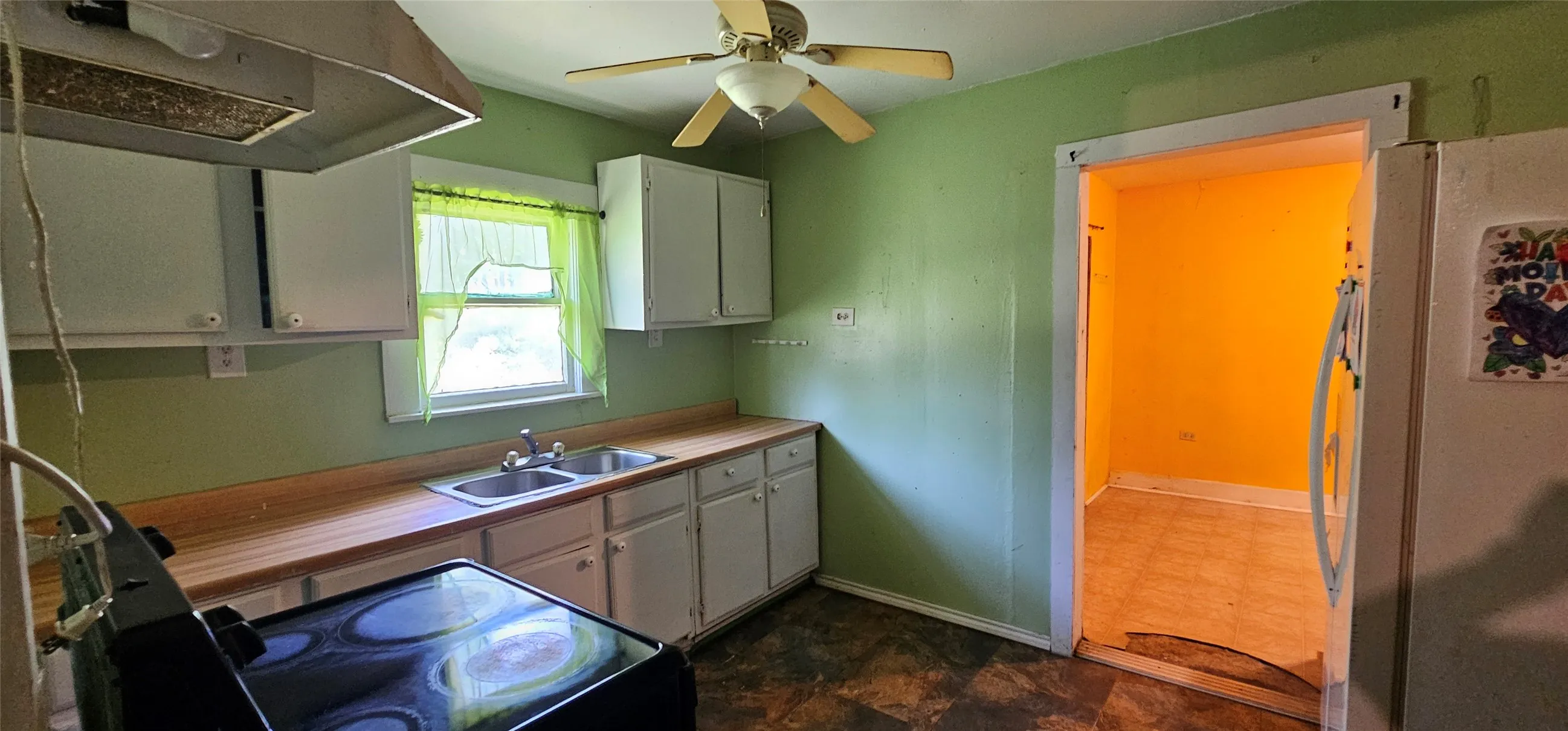 Single Family Residence For Sale in Van Zandt County , 812 N Waldrip Street, Grand Saline, Texas 75140, 3 Bedroom, 2 Bathroom, Garage spaces, 1,632 Sqft, built in 1957, mls#21378532, Real Estate Agent in Grand Saline, Homes For Sale in Van Zandt county, Homes For Sale in Grand Saline, Realtor in Grand Saline Texas, Real Estate Brokerage Independent Realty Texas, Luminita Cordes Realtor