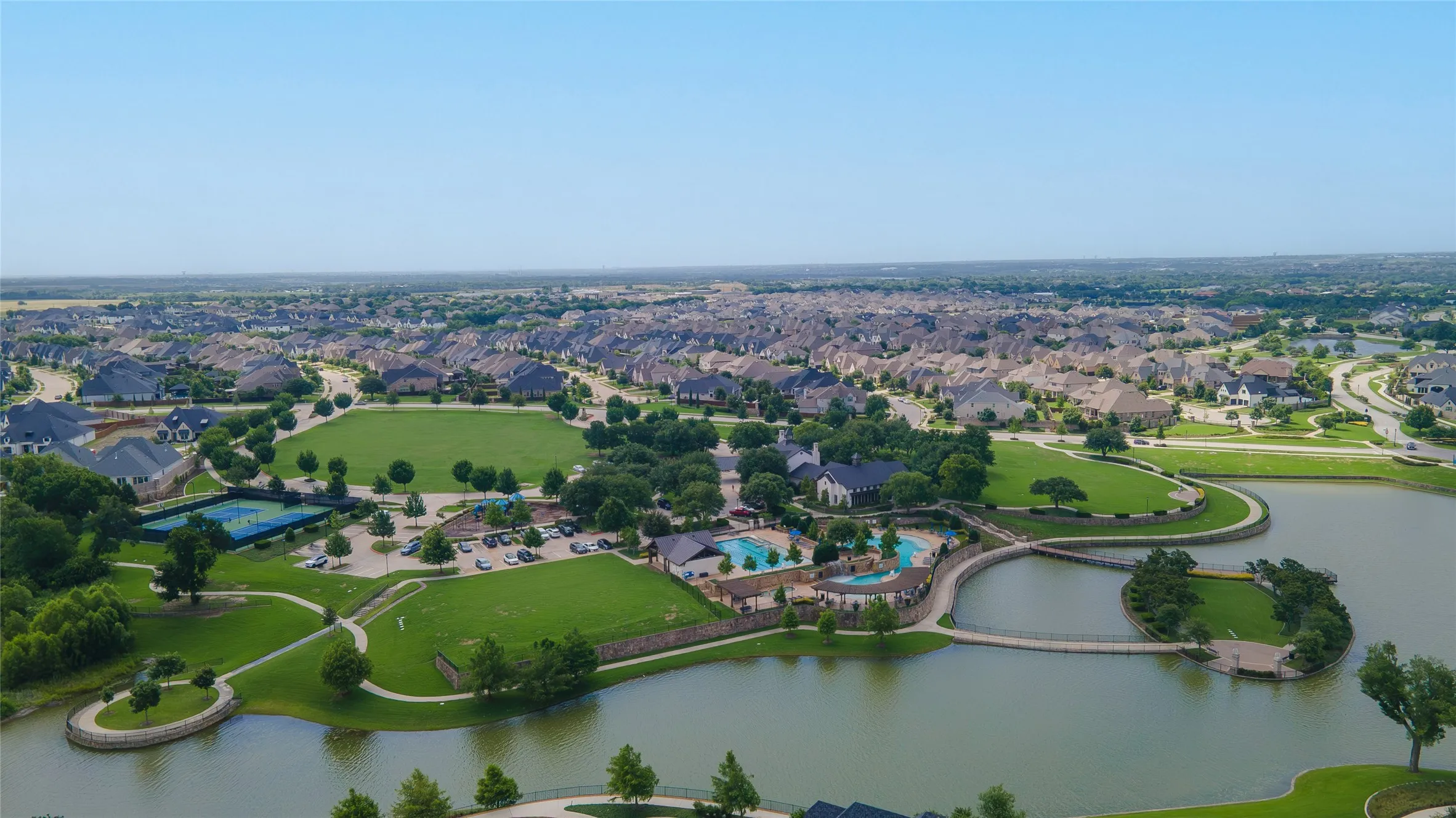 Single Family Residence For Sale in Collin County , 3426 Secretariat Place, Celina, Texas 75009, 5 Bedroom, 5 Bathroom, 3 Garage spaces, 3,563 Sqft, built in 2017, mls#21368550, Real Estate Agent in Celina, Homes For Sale in Collin county, Homes For Sale in Celina, Realtor in Celina Texas, Real Estate Brokerage Independent Realty Texas, Luminita Cordes Realtor
