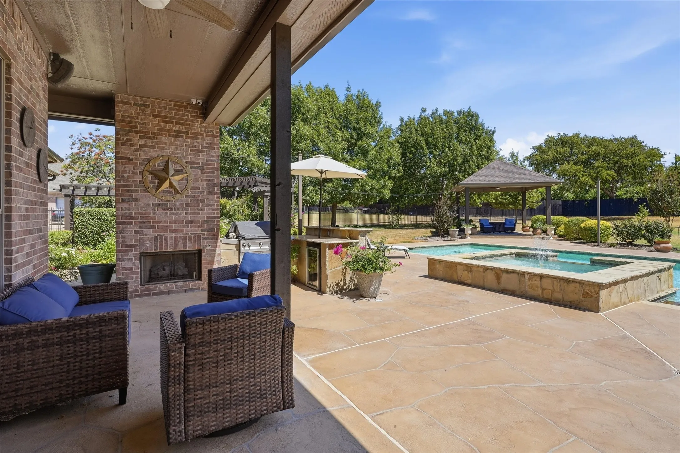 Single Family Residence For Sale in Tarrant County , 3832 Eagles Nest Trail, Burleson, Texas 76028, 4 Bedroom, 5 Bathroom, 3 Garage spaces, 3,574 Sqft, built in 2006, mls#21377772, Real Estate Agent in Burleson, Homes For Sale in Tarrant county, Homes For Sale in Burleson, Realtor in Burleson Texas, Real Estate Brokerage Independent Realty Texas, Luminita Cordes Realtor