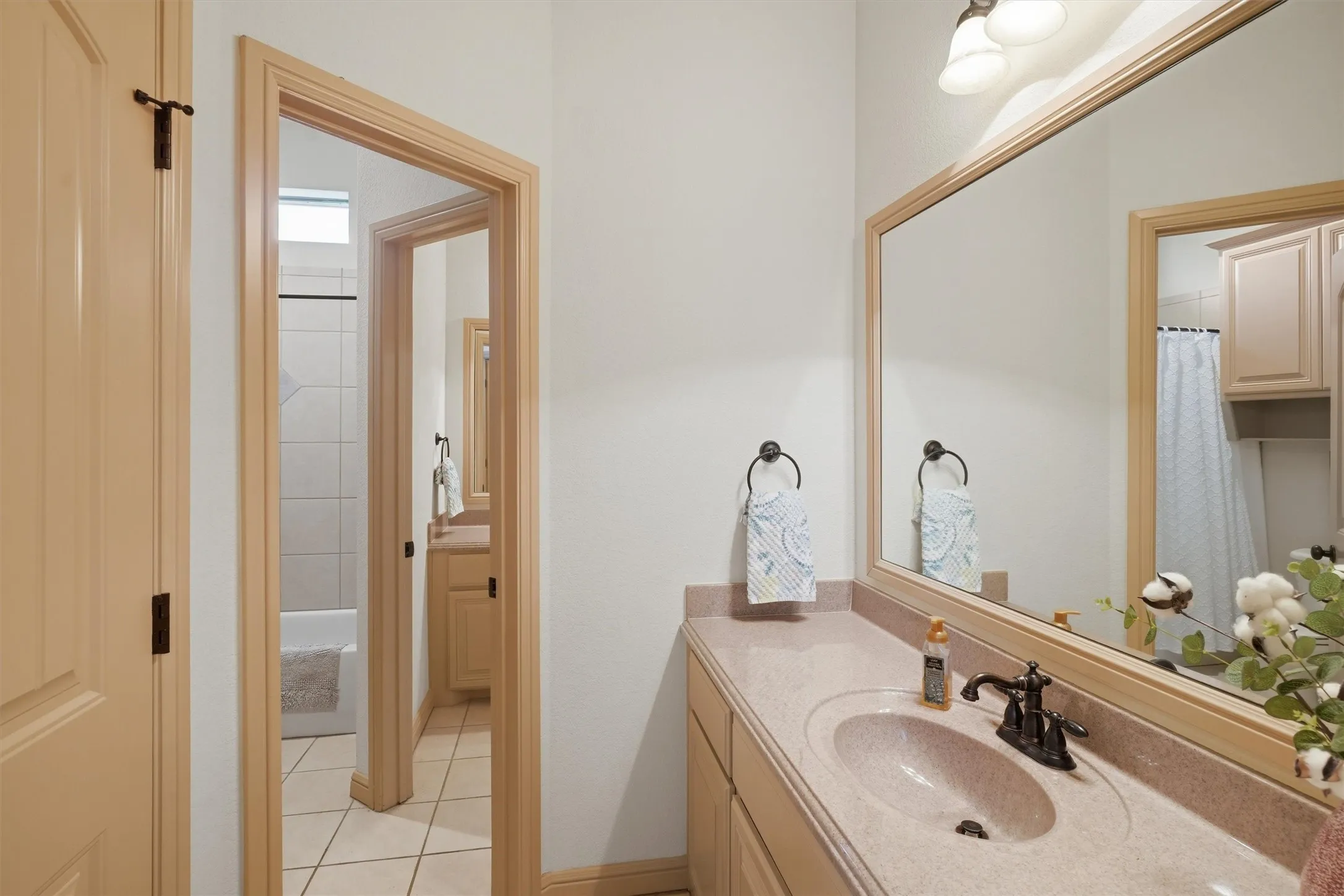 Single Family Residence For Sale in Tarrant County , 3832 Eagles Nest Trail, Burleson, Texas 76028, 4 Bedroom, 5 Bathroom, 3 Garage spaces, 3,574 Sqft, built in 2006, mls#21377772, Real Estate Agent in Burleson, Homes For Sale in Tarrant county, Homes For Sale in Burleson, Realtor in Burleson Texas, Real Estate Brokerage Independent Realty Texas, Luminita Cordes Realtor
