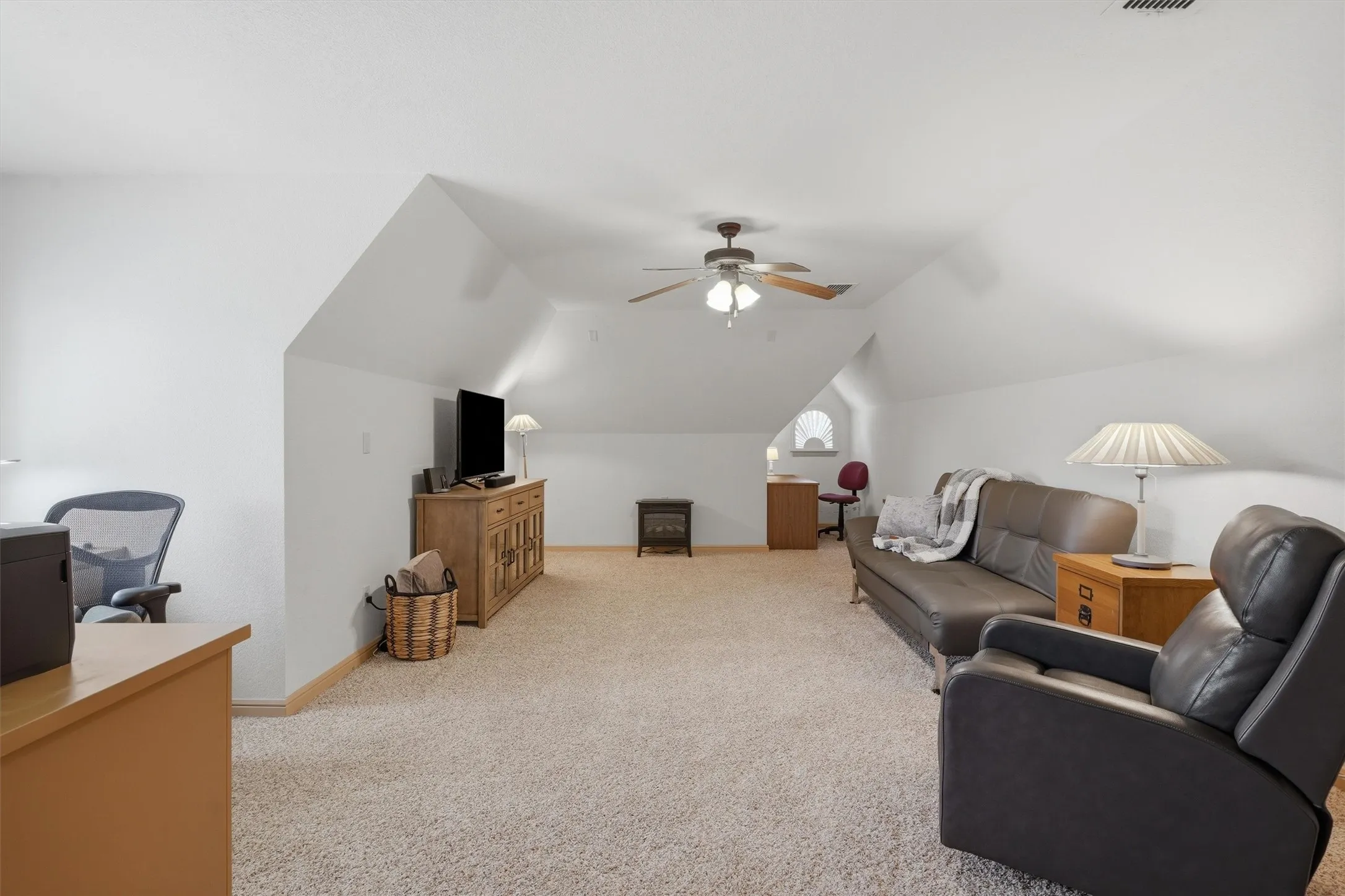 Single Family Residence For Sale in Tarrant County , 3832 Eagles Nest Trail, Burleson, Texas 76028, 4 Bedroom, 5 Bathroom, 3 Garage spaces, 3,574 Sqft, built in 2006, mls#21377772, Real Estate Agent in Burleson, Homes For Sale in Tarrant county, Homes For Sale in Burleson, Realtor in Burleson Texas, Real Estate Brokerage Independent Realty Texas, Luminita Cordes Realtor
