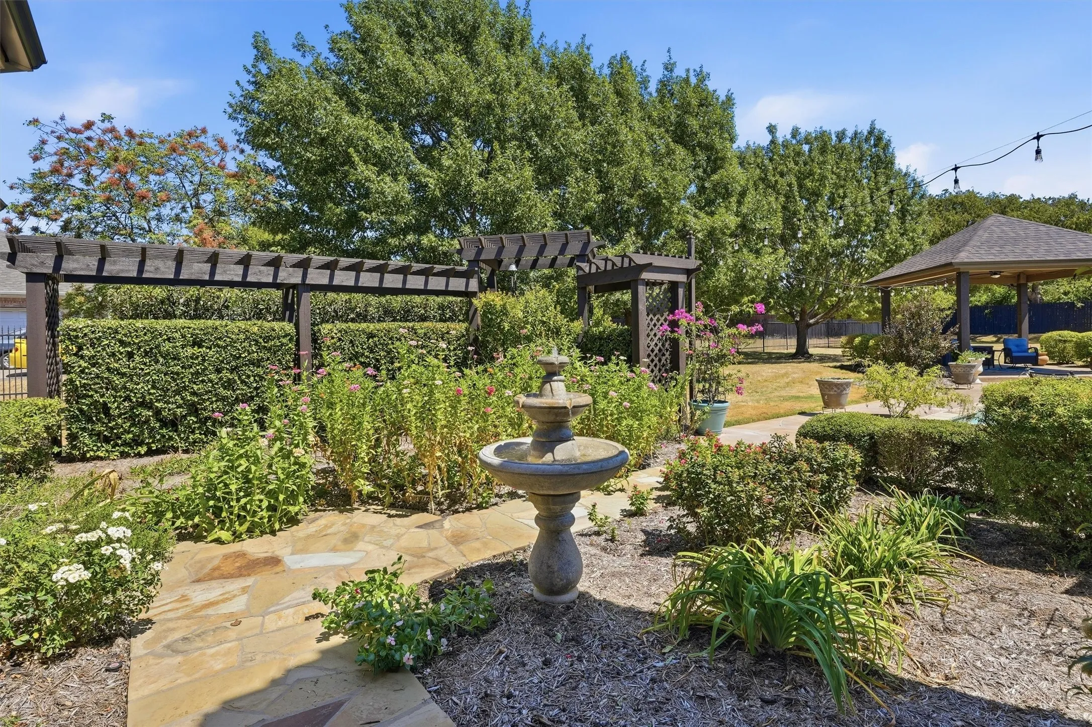 Single Family Residence For Sale in Tarrant County , 3832 Eagles Nest Trail, Burleson, Texas 76028, 4 Bedroom, 5 Bathroom, 3 Garage spaces, 3,574 Sqft, built in 2006, mls#21377772, Real Estate Agent in Burleson, Homes For Sale in Tarrant county, Homes For Sale in Burleson, Realtor in Burleson Texas, Real Estate Brokerage Independent Realty Texas, Luminita Cordes Realtor