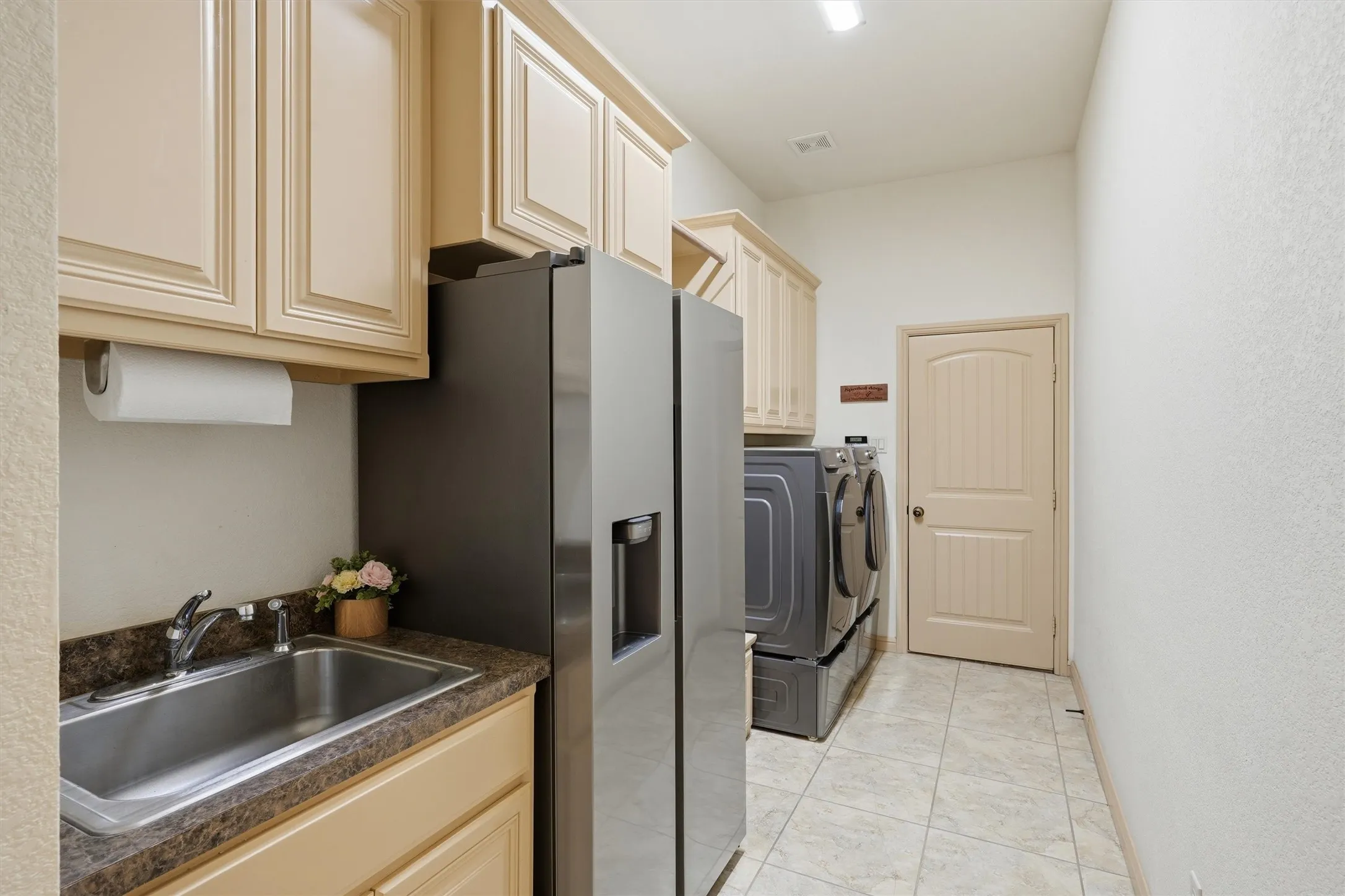 Single Family Residence For Sale in Tarrant County , 3832 Eagles Nest Trail, Burleson, Texas 76028, 4 Bedroom, 5 Bathroom, 3 Garage spaces, 3,574 Sqft, built in 2006, mls#21377772, Real Estate Agent in Burleson, Homes For Sale in Tarrant county, Homes For Sale in Burleson, Realtor in Burleson Texas, Real Estate Brokerage Independent Realty Texas, Luminita Cordes Realtor