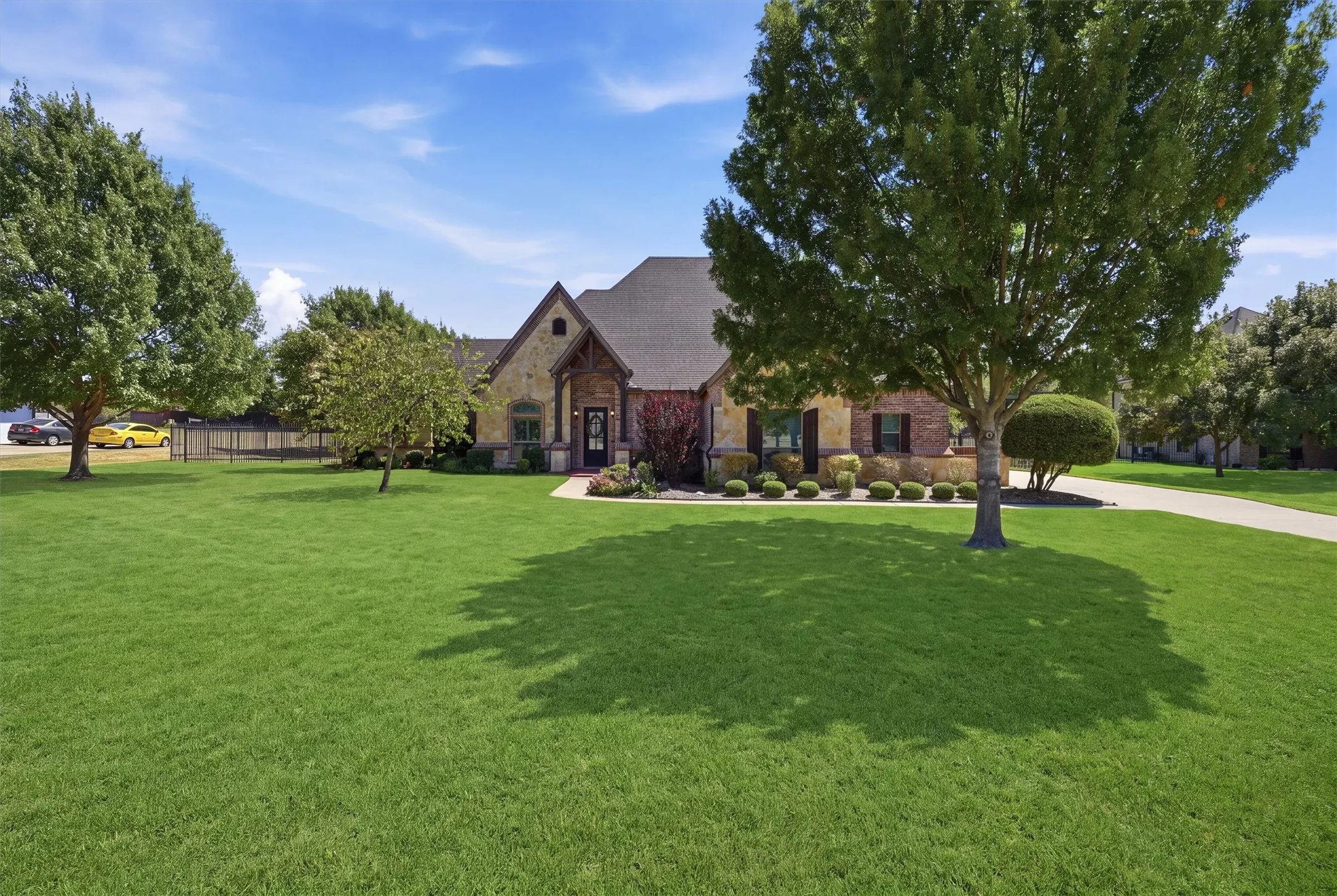 Single Family Residence For Sale in Tarrant County , 3832 Eagles Nest Trail, Burleson, Texas 76028, 4 Bedroom, 5 Bathroom, 3 Garage spaces, 3,574 Sqft, built in 2006, mls#21377772, Real Estate Agent in Burleson, Homes For Sale in Tarrant county, Homes For Sale in Burleson, Realtor in Burleson Texas, Real Estate Brokerage Independent Realty Texas, Luminita Cordes Realtor