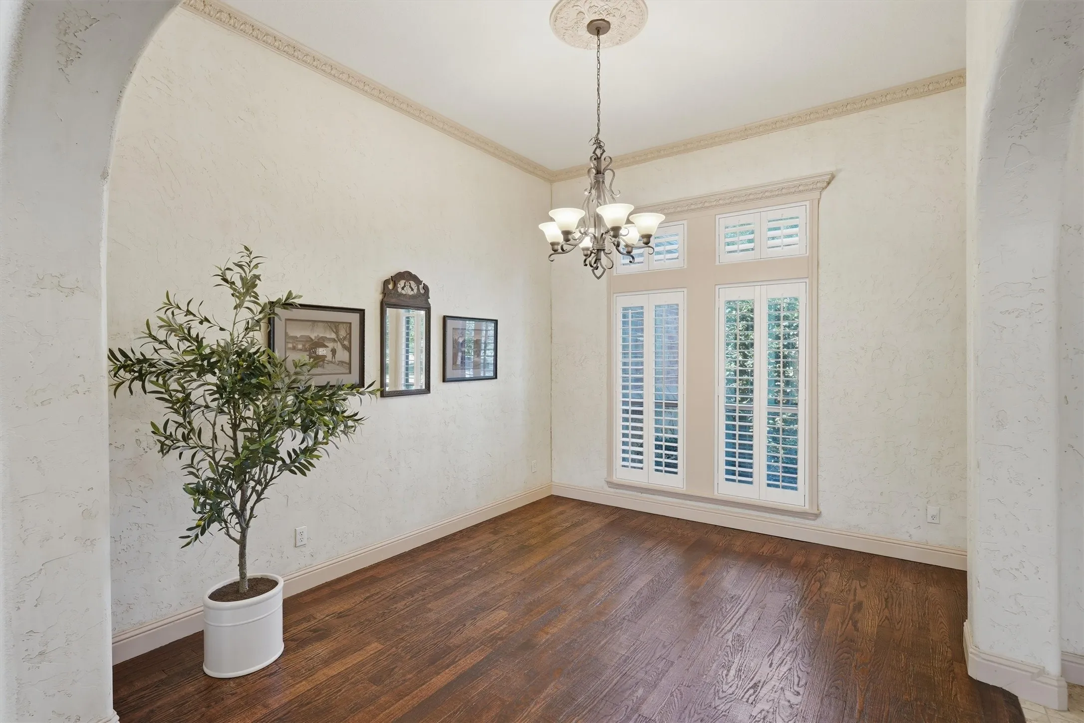 Single Family Residence For Sale in Tarrant County , 3832 Eagles Nest Trail, Burleson, Texas 76028, 4 Bedroom, 5 Bathroom, 3 Garage spaces, 3,574 Sqft, built in 2006, mls#21377772, Real Estate Agent in Burleson, Homes For Sale in Tarrant county, Homes For Sale in Burleson, Realtor in Burleson Texas, Real Estate Brokerage Independent Realty Texas, Luminita Cordes Realtor