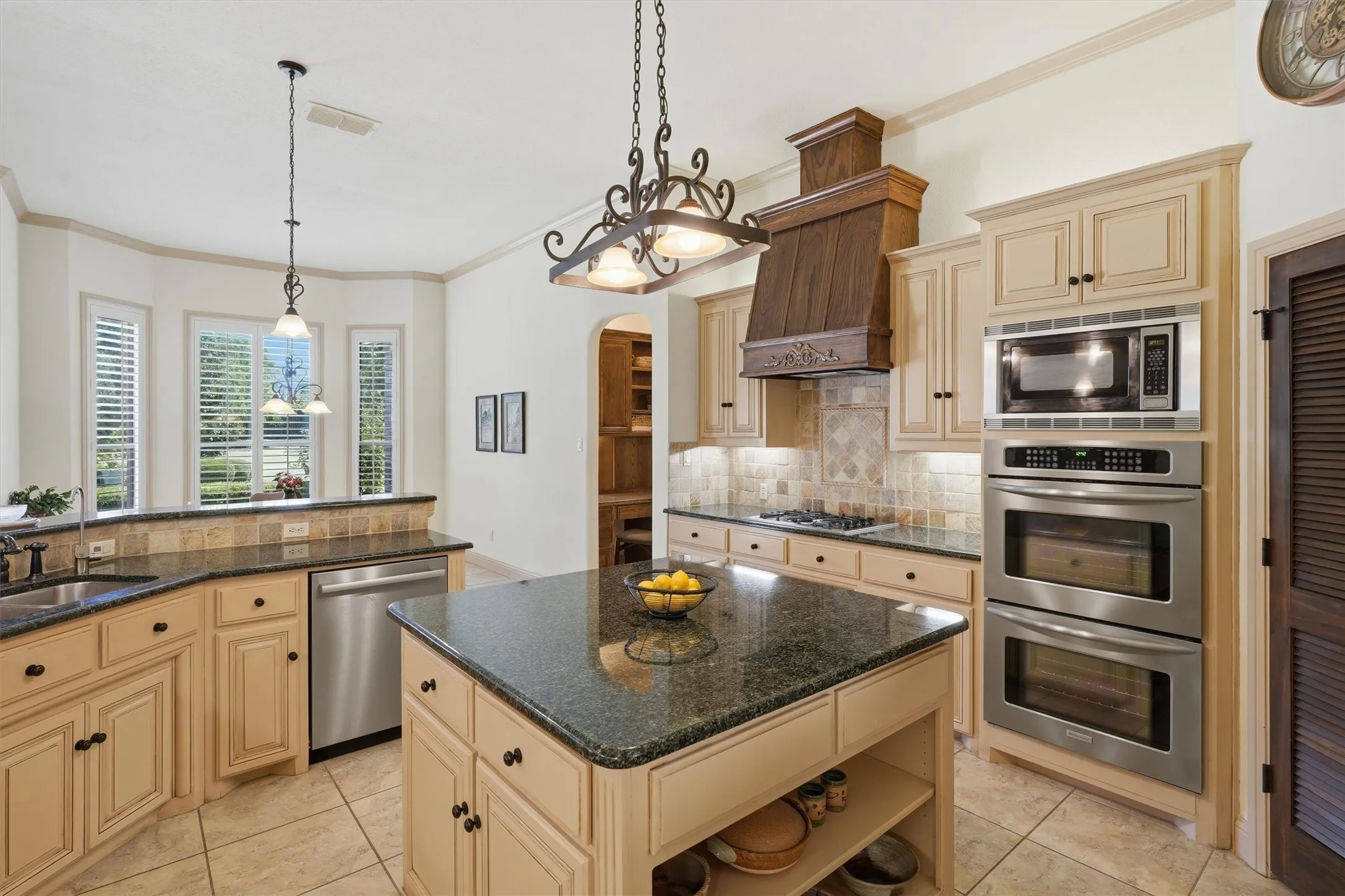 Single Family Residence For Sale in Tarrant County , 3832 Eagles Nest Trail, Burleson, Texas 76028, 4 Bedroom, 5 Bathroom, 3 Garage spaces, 3,574 Sqft, built in 2006, mls#21377772, Real Estate Agent in Burleson, Homes For Sale in Tarrant county, Homes For Sale in Burleson, Realtor in Burleson Texas, Real Estate Brokerage Independent Realty Texas, Luminita Cordes Realtor