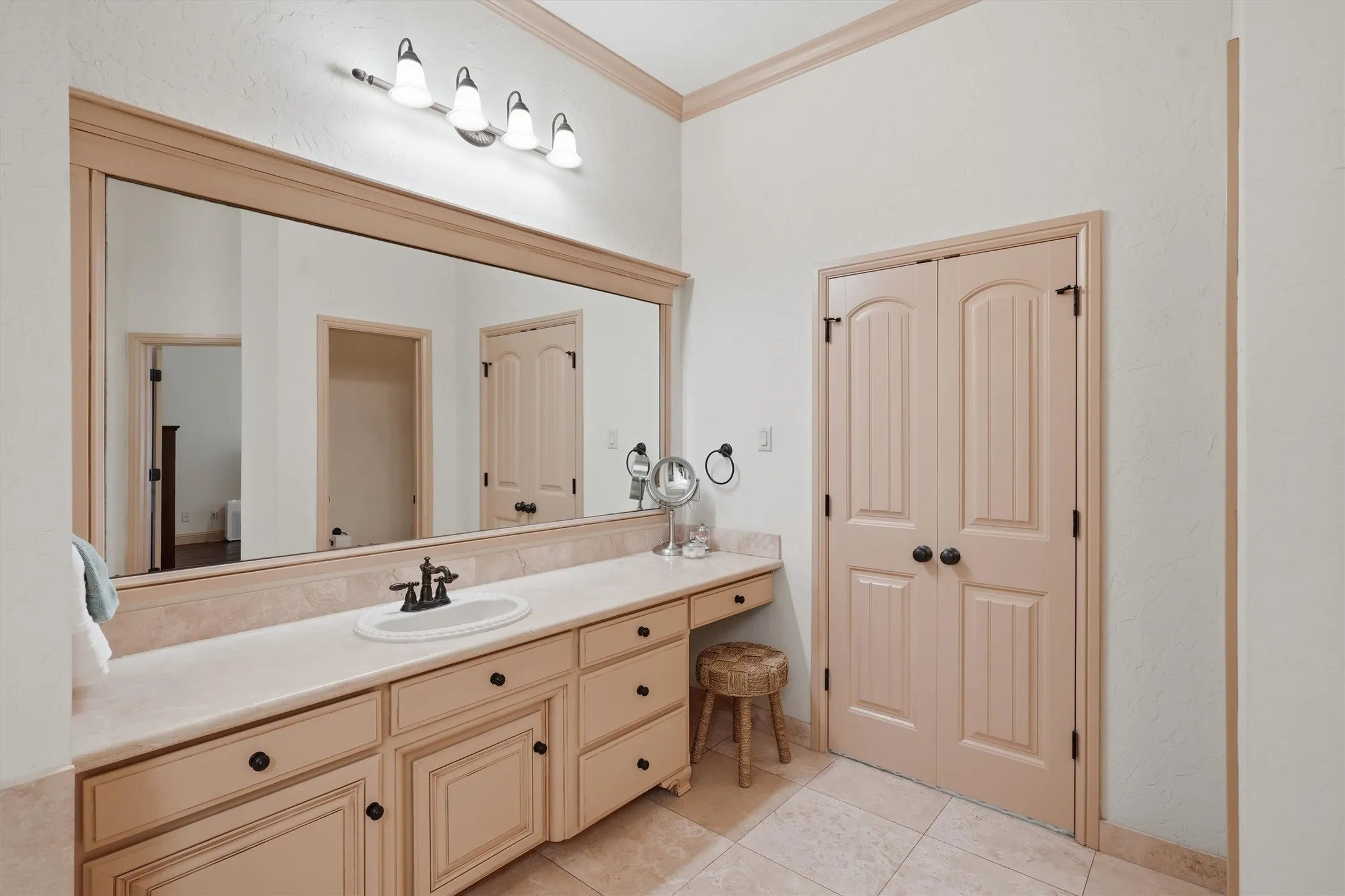Single Family Residence For Sale in Tarrant County , 3832 Eagles Nest Trail, Burleson, Texas 76028, 4 Bedroom, 5 Bathroom, 3 Garage spaces, 3,574 Sqft, built in 2006, mls#21377772, Real Estate Agent in Burleson, Homes For Sale in Tarrant county, Homes For Sale in Burleson, Realtor in Burleson Texas, Real Estate Brokerage Independent Realty Texas, Luminita Cordes Realtor