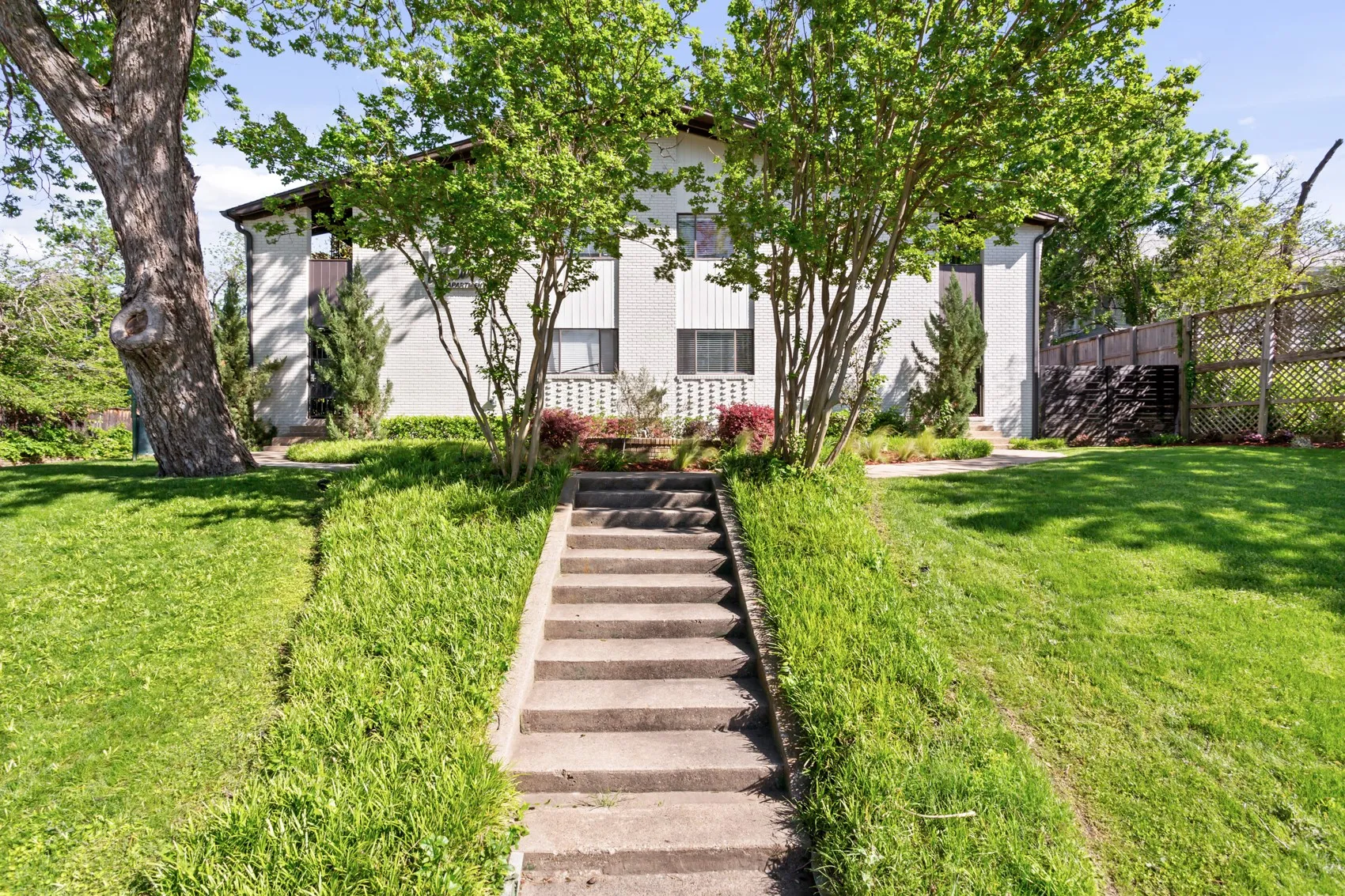 Apartment For Rent in Dallas County , 5722 Gaston Avenue H, Dallas, Texas 75214, 1 Bedroom, 1 Bathroom, Garage spaces, 525 Sqft, built in 1958, mls#21378540, Real Estate Agent in Dallas, Homes For Rent in Dallas county, Homes For Rent in Dallas, Realtor in Dallas Texas, Real Estate Brokerage Independent Realty Texas, Luminita Cordes Realtor