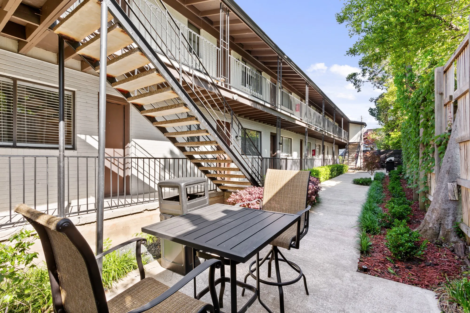 Apartment For Rent in Dallas County , 5722 Gaston Avenue H, Dallas, Texas 75214, 1 Bedroom, 1 Bathroom, Garage spaces, 525 Sqft, built in 1958, mls#21378540, Real Estate Agent in Dallas, Homes For Rent in Dallas county, Homes For Rent in Dallas, Realtor in Dallas Texas, Real Estate Brokerage Independent Realty Texas, Luminita Cordes Realtor