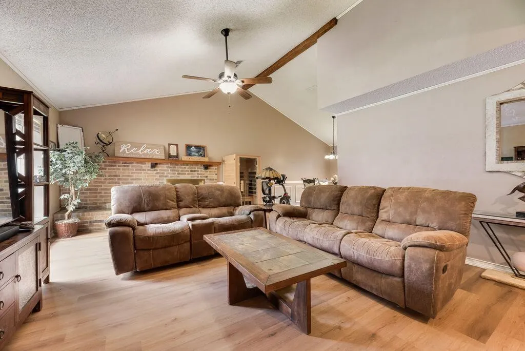 Single Family Residence For Rent in Dallas County , 1022 Melissa Lane, Garland, Texas 75040, 3 Bedroom, 2 Bathroom, 2 Garage spaces, 1,837 Sqft, built in 1981, mls#21378534, Real Estate Agent in Garland, Homes For Rent in Dallas county, Homes For Rent in Garland, Realtor in Garland Texas, Real Estate Brokerage Independent Realty Texas, Luminita Cordes Realtor
