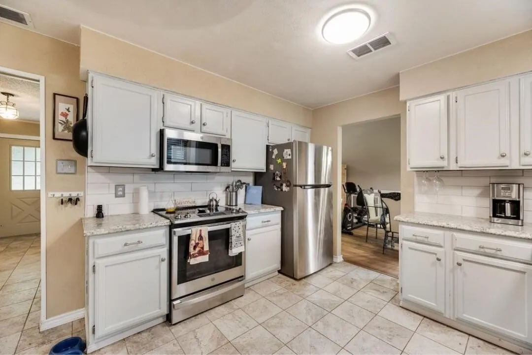 Single Family Residence For Rent in Dallas County , 1022 Melissa Lane, Garland, Texas 75040, 3 Bedroom, 2 Bathroom, 2 Garage spaces, 1,837 Sqft, built in 1981, mls#21378534, Real Estate Agent in Garland, Homes For Rent in Dallas county, Homes For Rent in Garland, Realtor in Garland Texas, Real Estate Brokerage Independent Realty Texas, Luminita Cordes Realtor