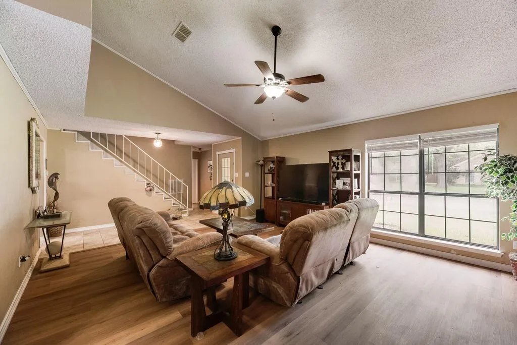 Single Family Residence For Rent in Dallas County , 1022 Melissa Lane, Garland, Texas 75040, 3 Bedroom, 2 Bathroom, 2 Garage spaces, 1,837 Sqft, built in 1981, mls#21378534, Real Estate Agent in Garland, Homes For Rent in Dallas county, Homes For Rent in Garland, Realtor in Garland Texas, Real Estate Brokerage Independent Realty Texas, Luminita Cordes Realtor