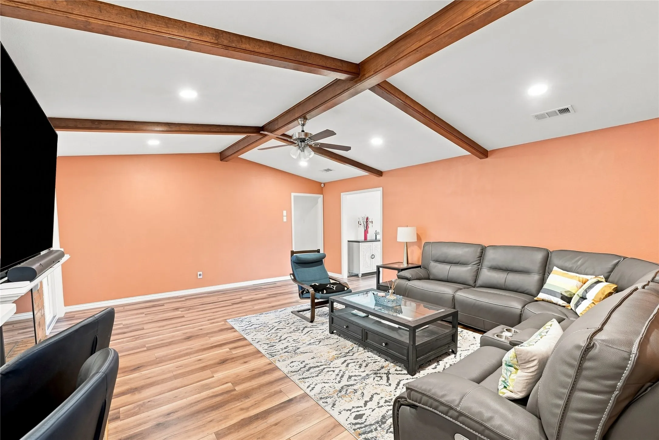 Single Family Residence For Sale in Dallas County , 1047 Quail Run, Duncanville, Texas 75116, 3 Bedroom, 3 Bathroom, 2 Garage spaces, 2,365 Sqft, built in 1973, mls#21378543, Real Estate Agent in Duncanville, Homes For Sale in Dallas county, Homes For Sale in Duncanville, Realtor in Duncanville Texas, Real Estate Brokerage Independent Realty Texas, Luminita Cordes Realtor