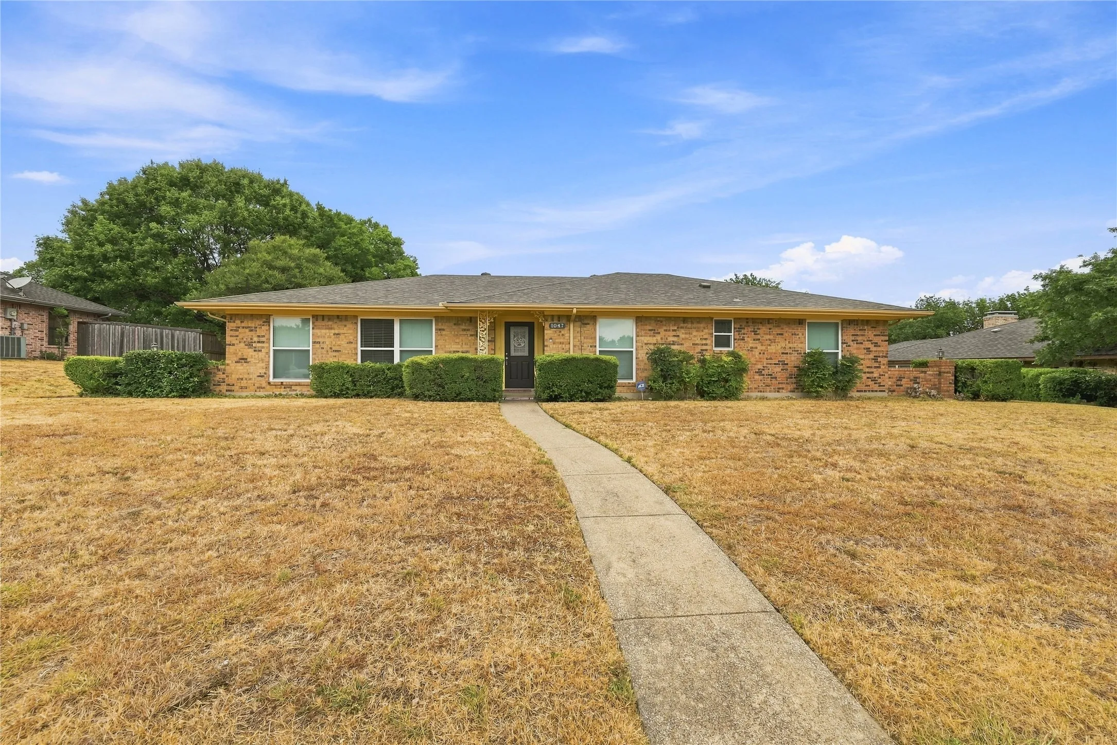 Single Family Residence For Sale in Dallas County , 1047 Quail Run, Duncanville, Texas 75116, 3 Bedroom, 3 Bathroom, 2 Garage spaces, 2,365 Sqft, built in 1973, mls#21378543, Real Estate Agent in Duncanville, Homes For Sale in Dallas county, Homes For Sale in Duncanville, Realtor in Duncanville Texas, Real Estate Brokerage Independent Realty Texas, Luminita Cordes Realtor